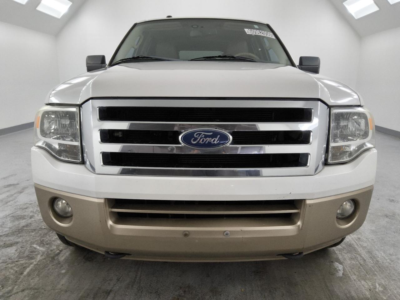 2012 Ford Expedition Xlt White vin: 1FMJU1J59CEF10097 Damage: Left Head Lamp, Faded, Repair Required