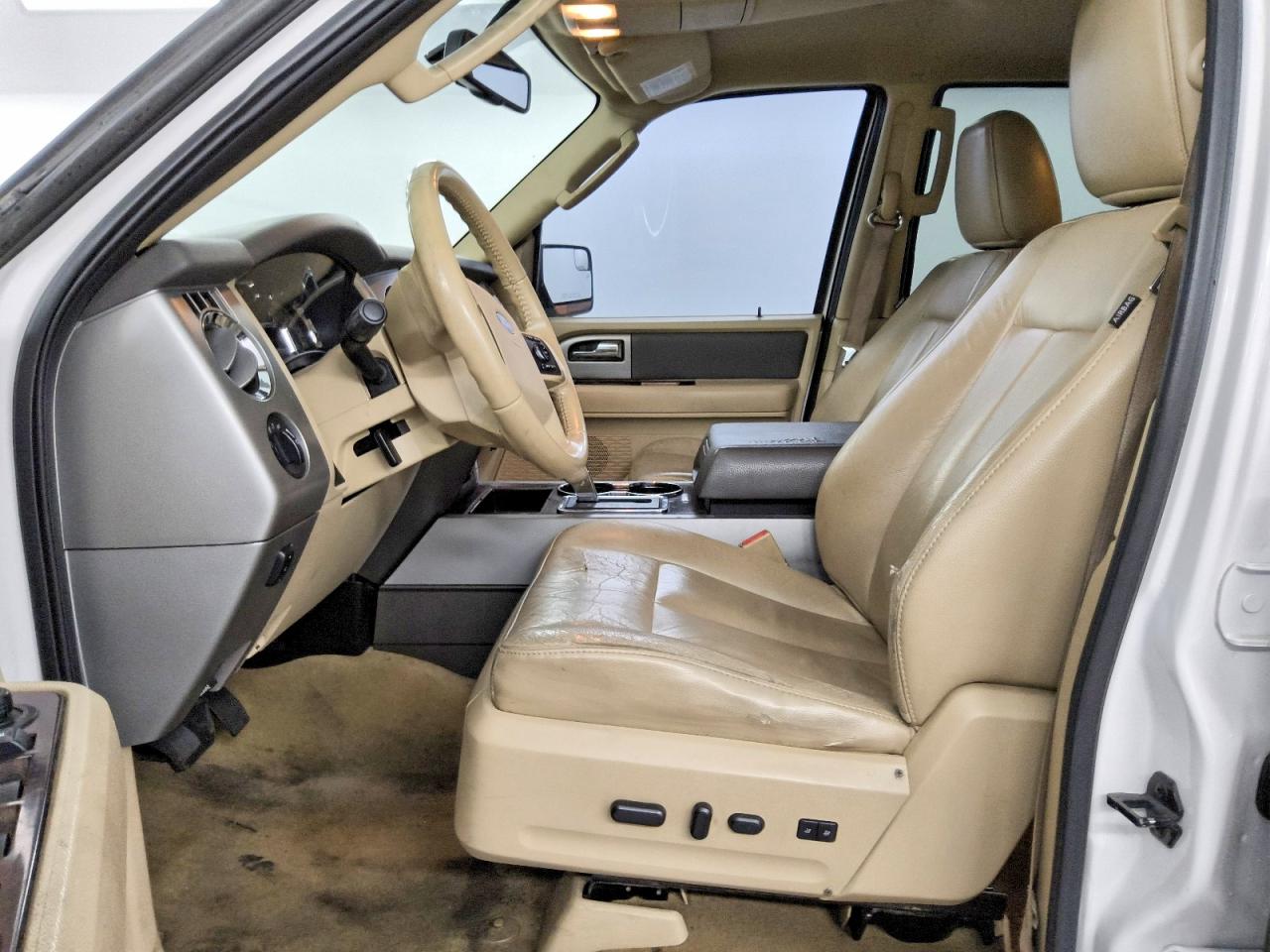 2012 Ford Expedition Xlt White vin: 1FMJU1J59CEF10097