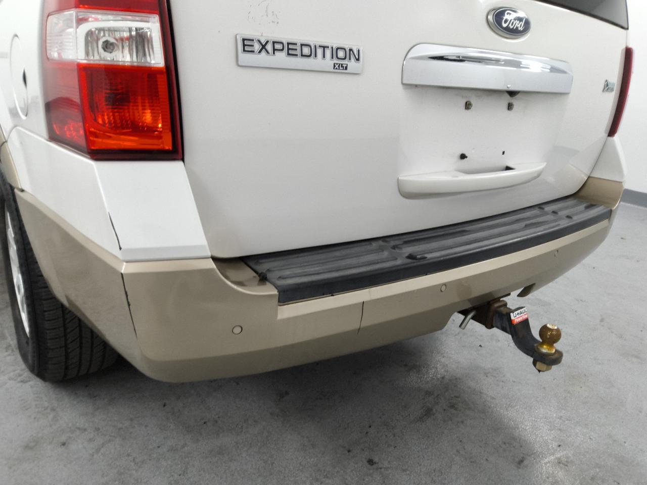 2012 Ford Expedition Xlt White vin: 1FMJU1J59CEF10097 Damage: Rear Bumper/Cover, Multiple Scratches Heavy, 2