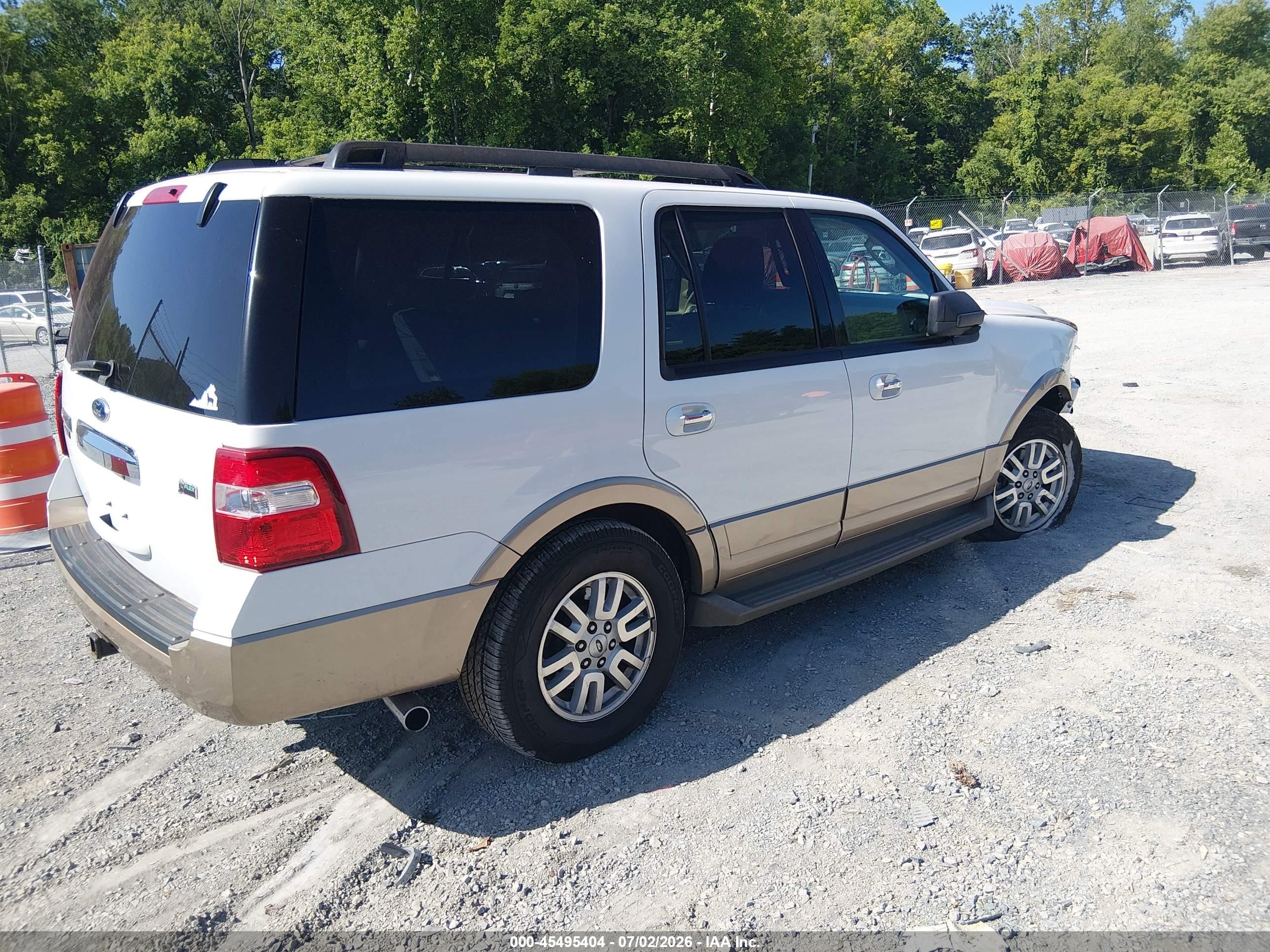 2014 Ford Expedition Xlt White vin: 1FMJU1J5XEEF36324