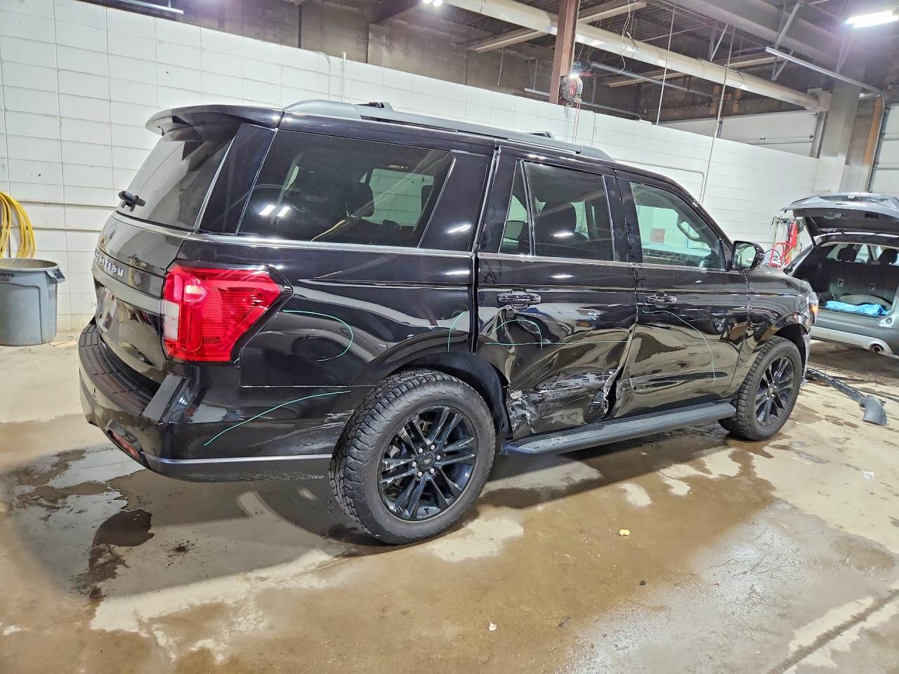 2024 Ford Expedition Xlt Black vin: 1FMJU1J83REB15108