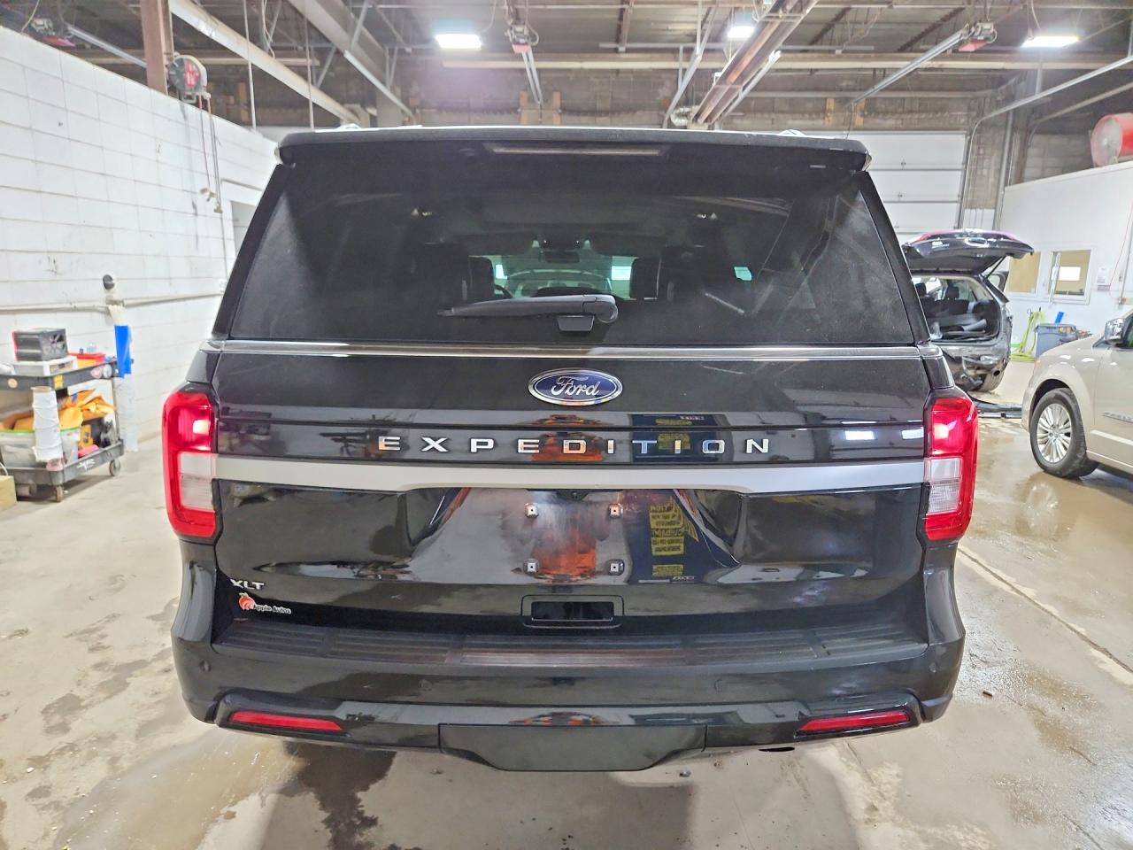 2024 Ford Expedition Xlt Black vin: 1FMJU1J83REB15108