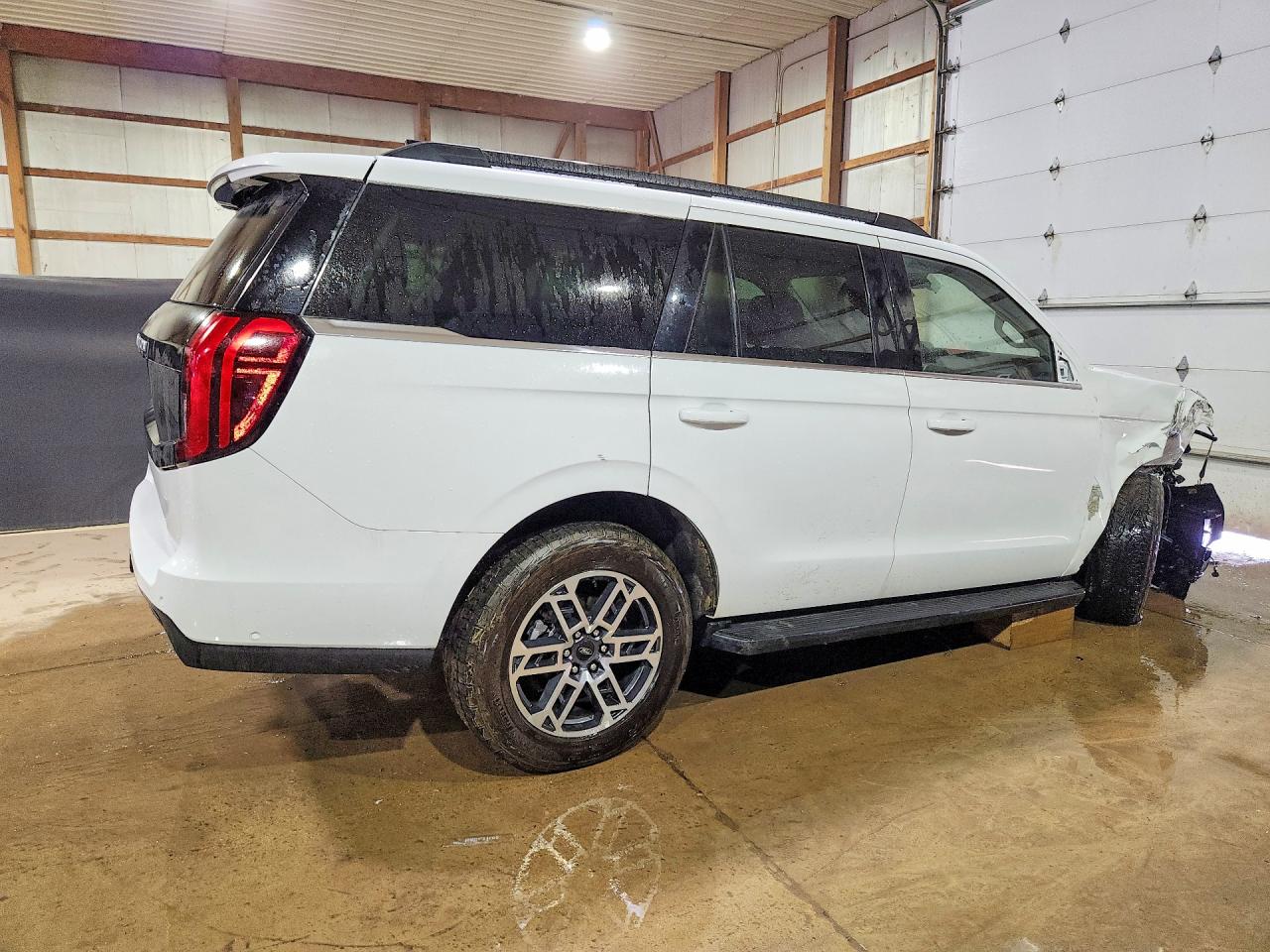 2025 Ford Expedition Active White vin: 1FMJU1J87SEA44680