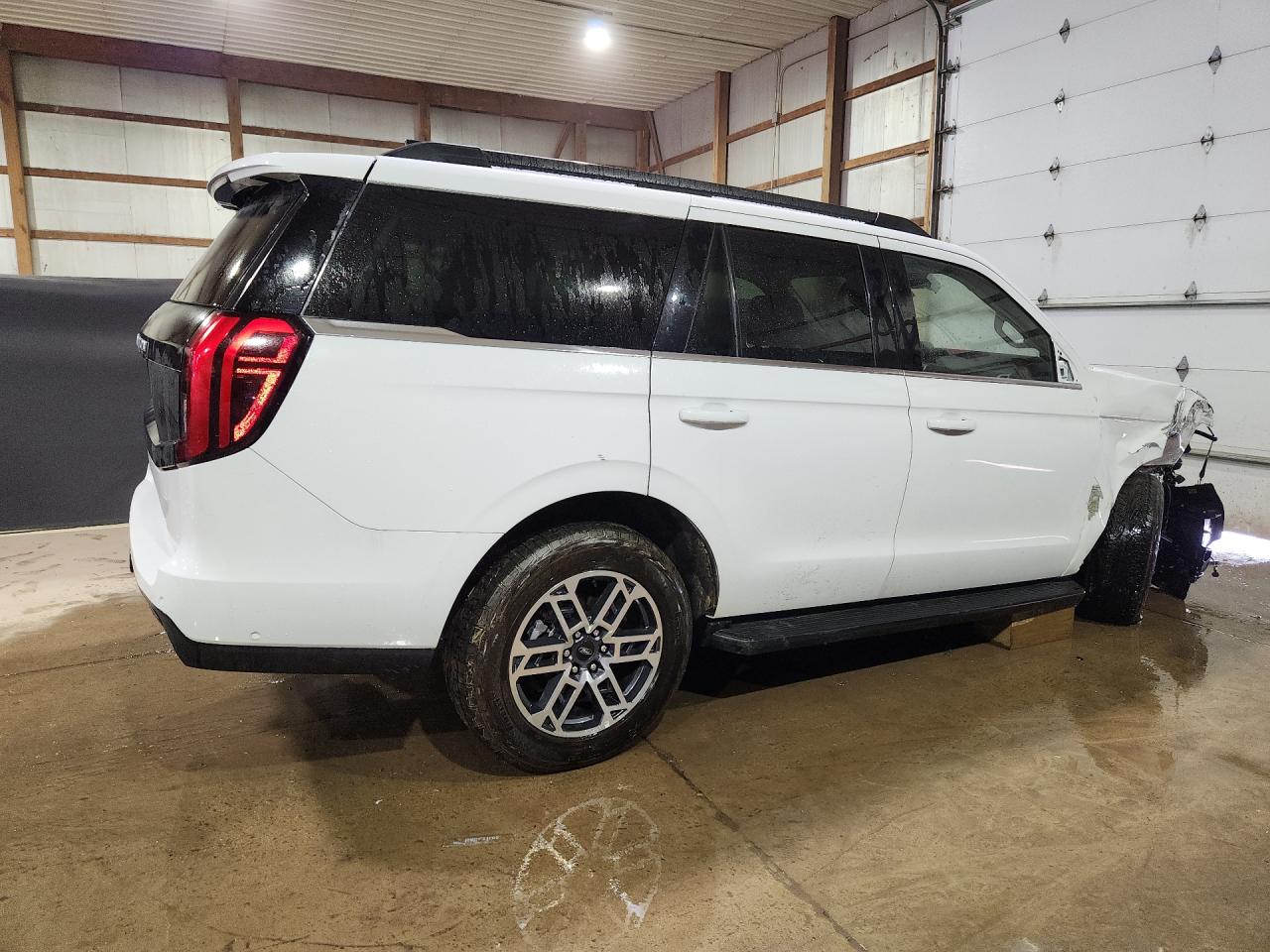 2025 Ford Expedition Active White vin: 1FMJU1J87SEA44680 Damage: Right Qtr Panel, Multiple Scratches Heavy, 2