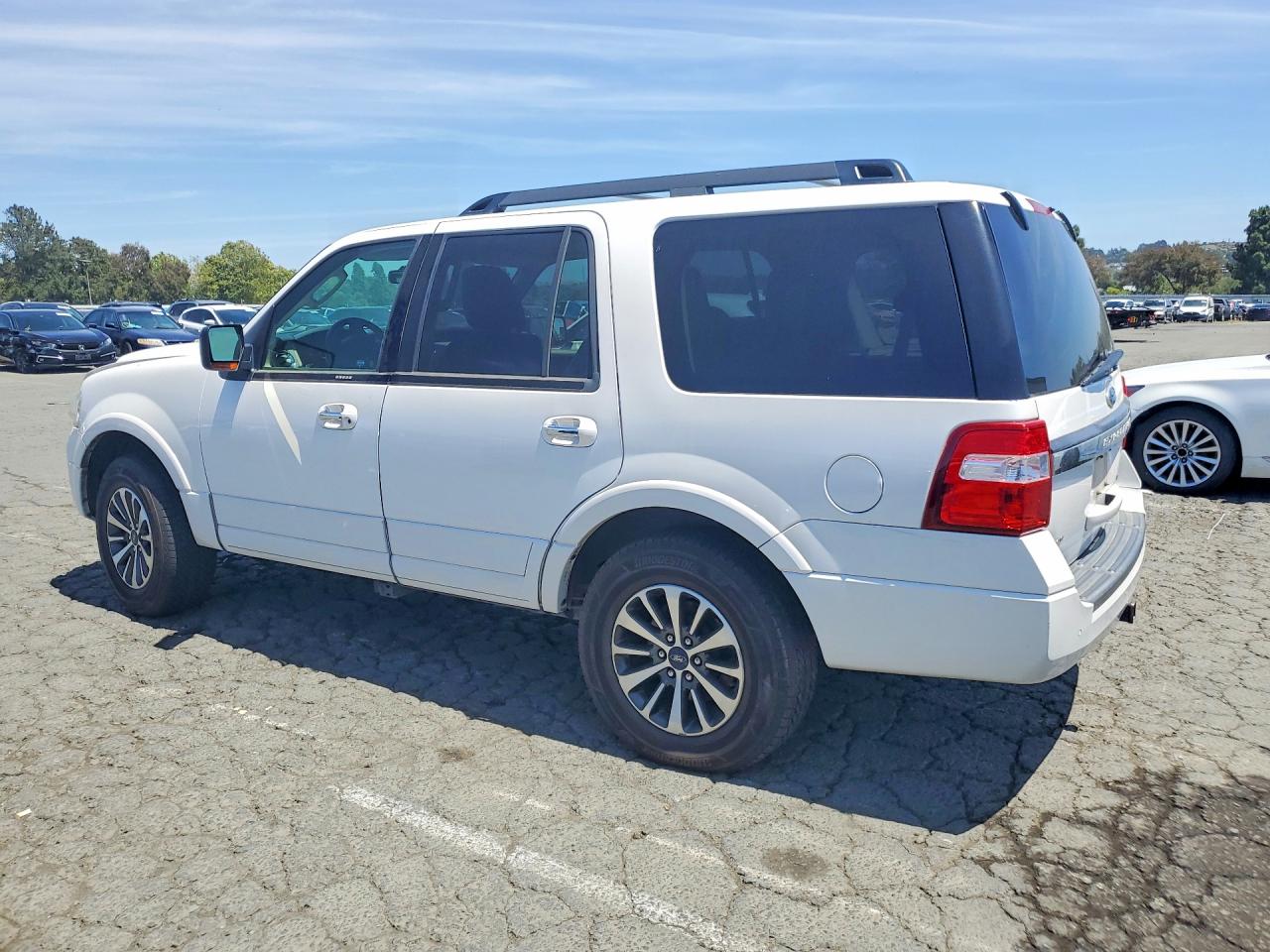 2015 Ford Expedition Xlt White vin: 1FMJU1JT2FEF11238