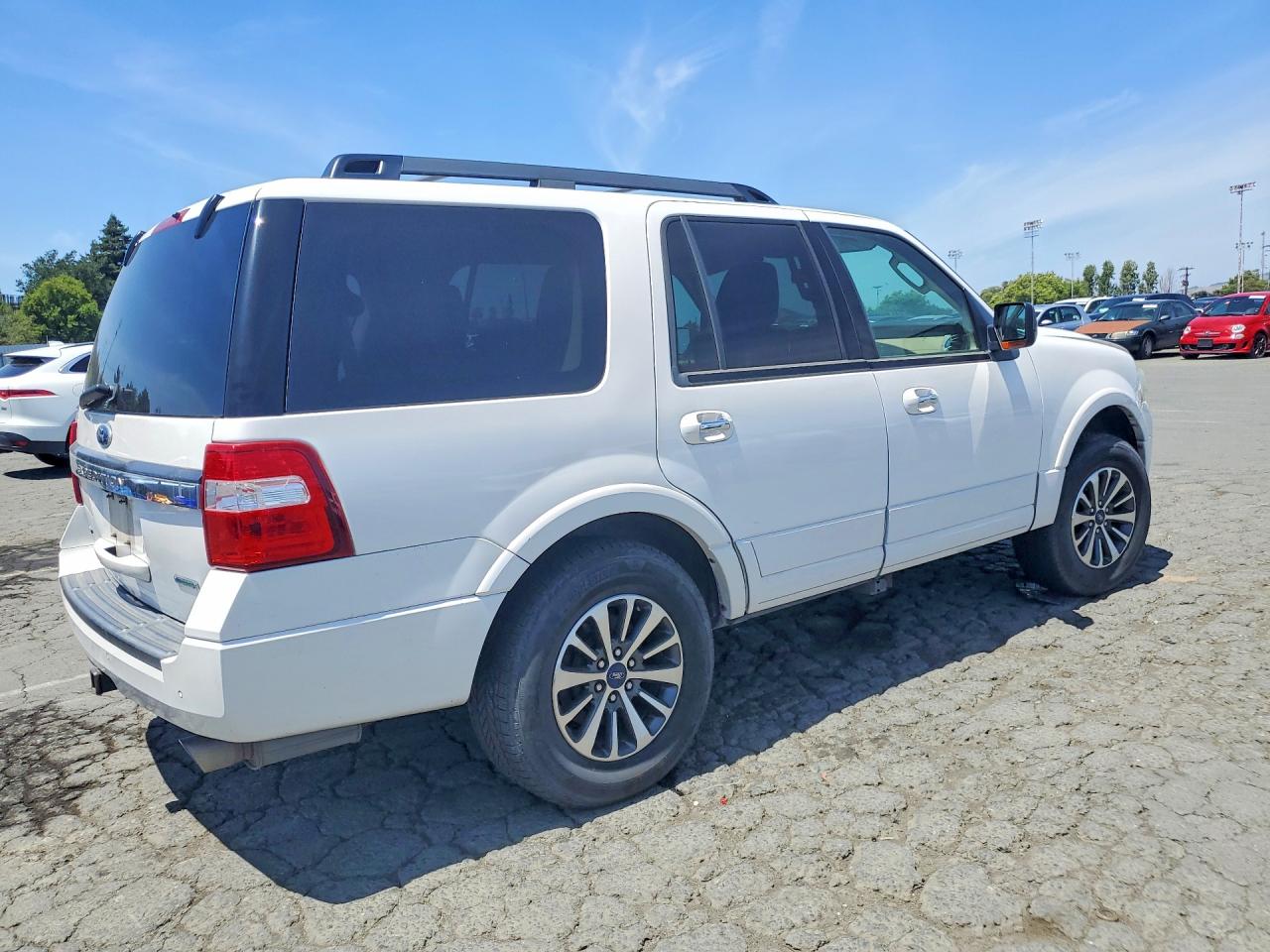 2015 Ford Expedition Xlt White vin: 1FMJU1JT2FEF11238