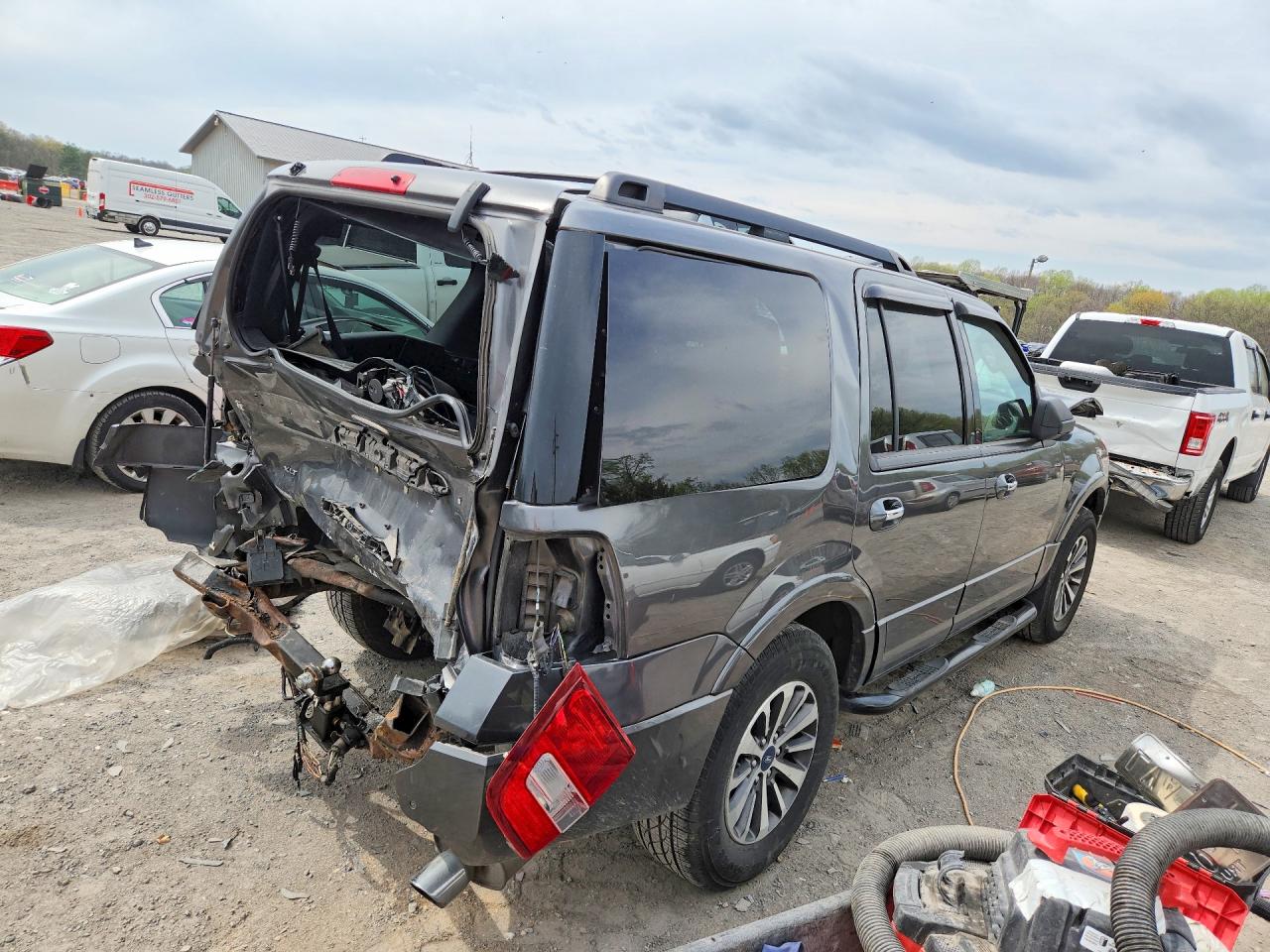 2015 Ford Expedition Xlt Серый vin: 1FMJU1JT2FEF27603