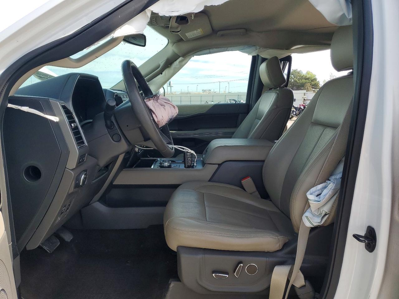 2019 Ford Expedition White vin: 1FMJU1JT2KEA16239
