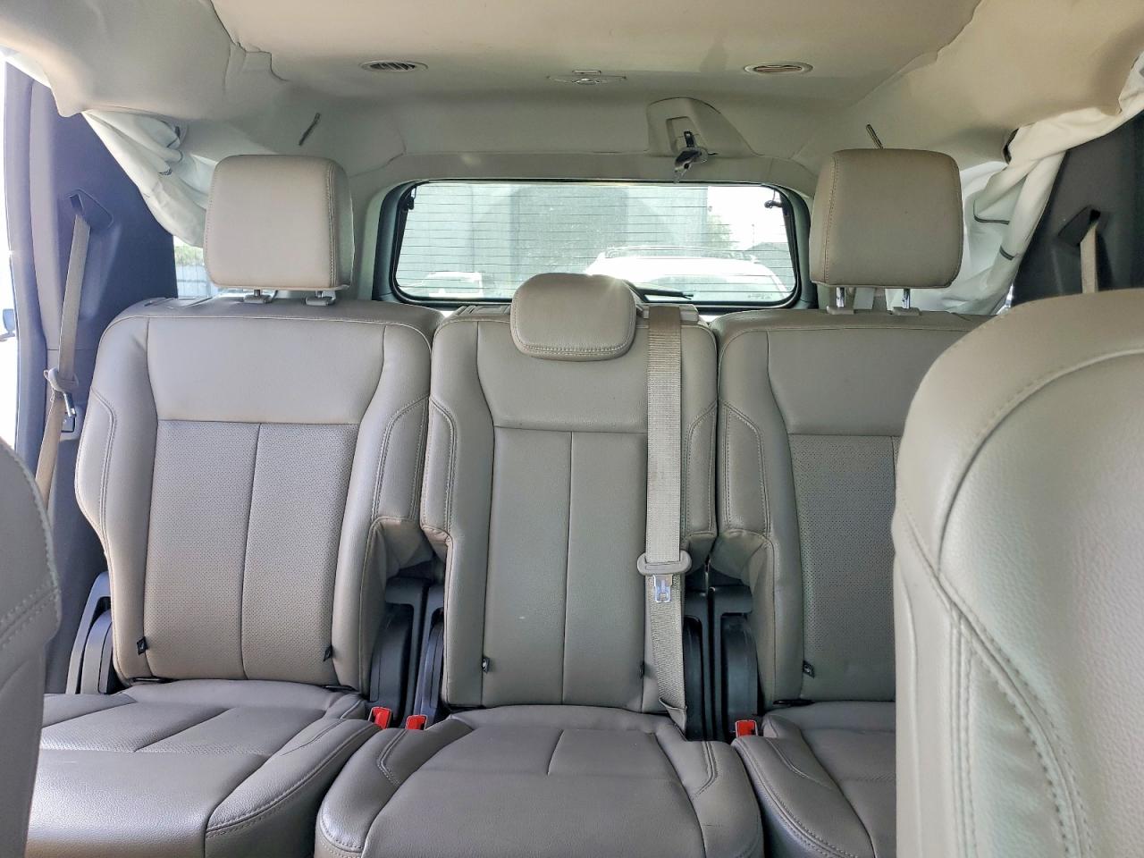 2019 Ford Expedition White vin: 1FMJU1JT2KEA16239