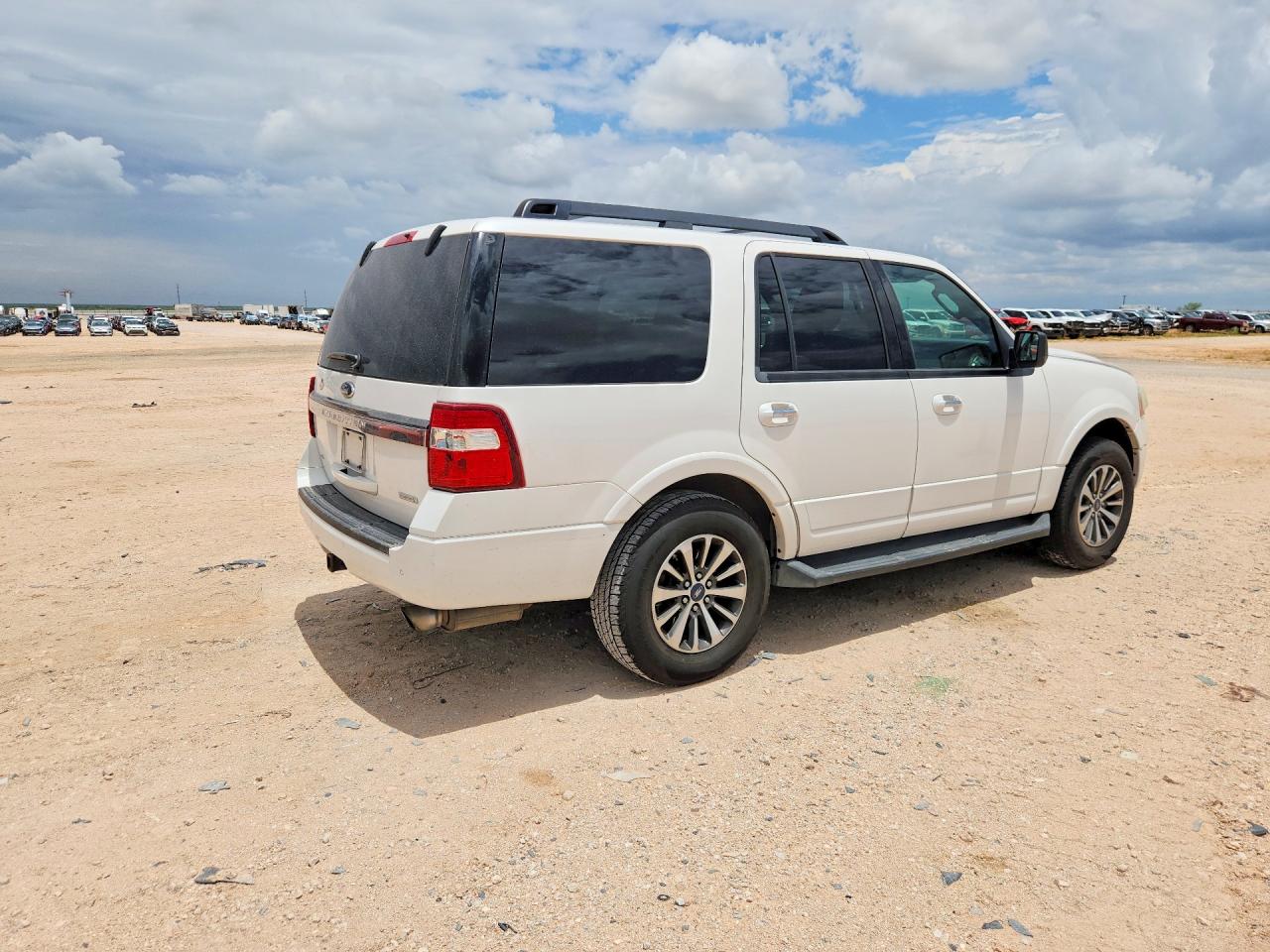 2015 Ford Expedition Xlt White vin: 1FMJU1JT3FEF11233