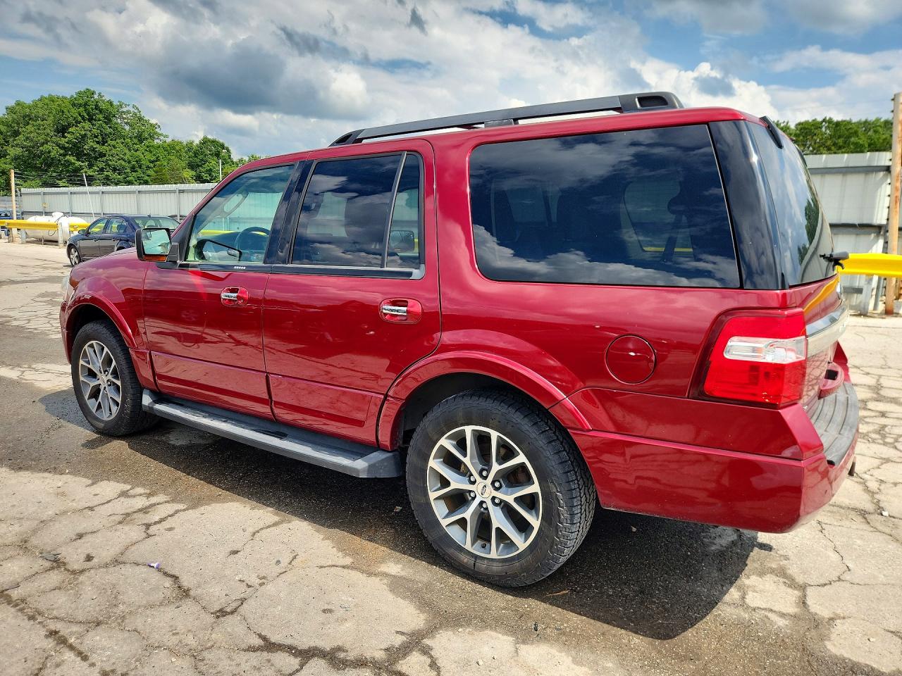 2016 Ford Expedition Xlt Red vin: 1FMJU1JT4GEF56831