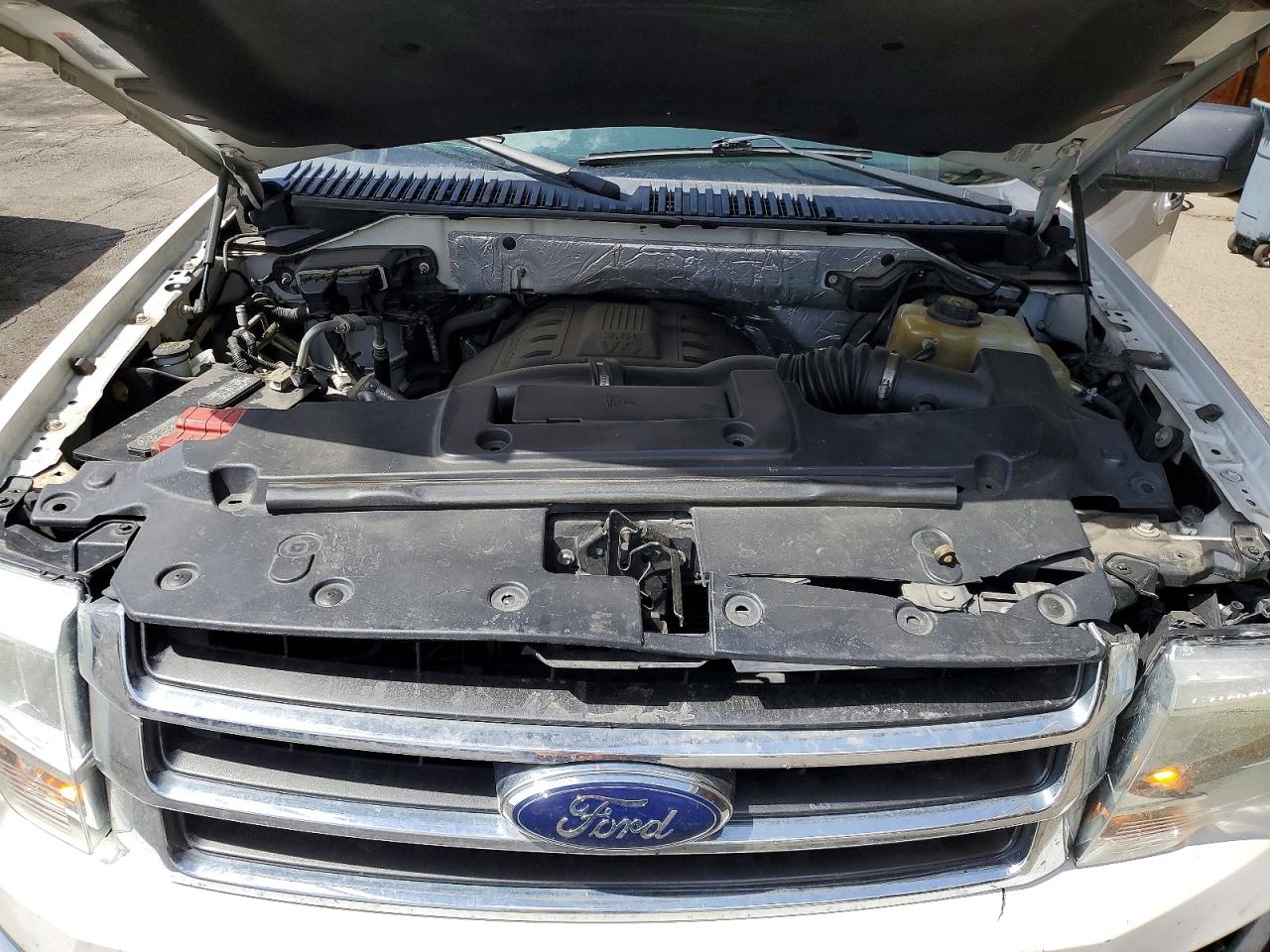 2015 Ford Expedition Xlt White vin: 1FMJU1JT5FEF02372