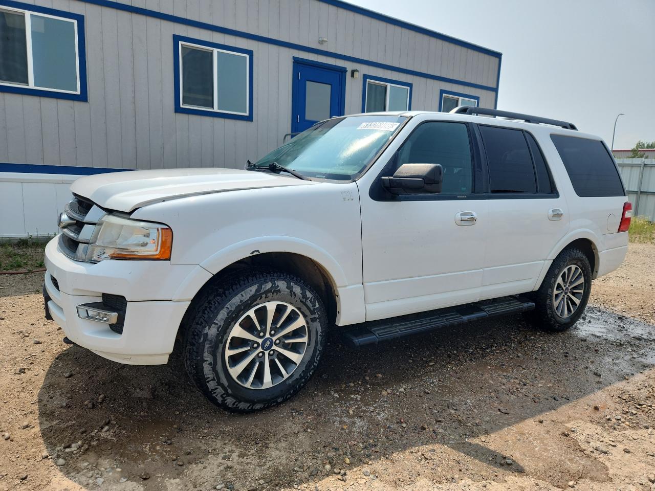 2015 Ford Expedition Xlt White vin: 1FMJU1JT5FEF05515 Damage: Front Bumper/Cover, Scraped, 1/2 To 1 Inch