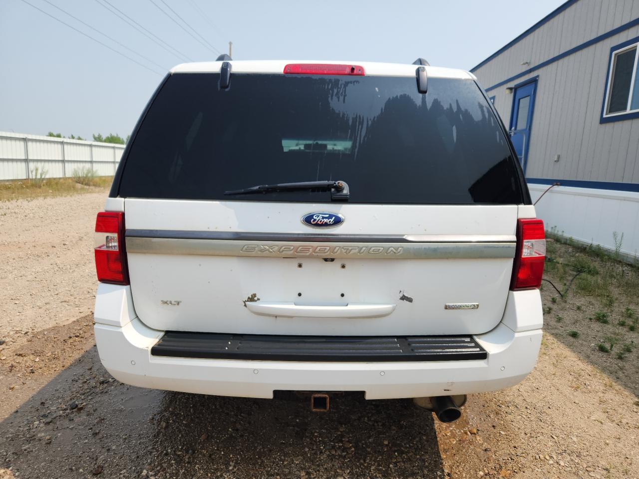 2015 Ford Expedition Xlt White vin: 1FMJU1JT5FEF05515 Damage: Rear Bumper/Cover, Scraped, 3 To 4 Inches