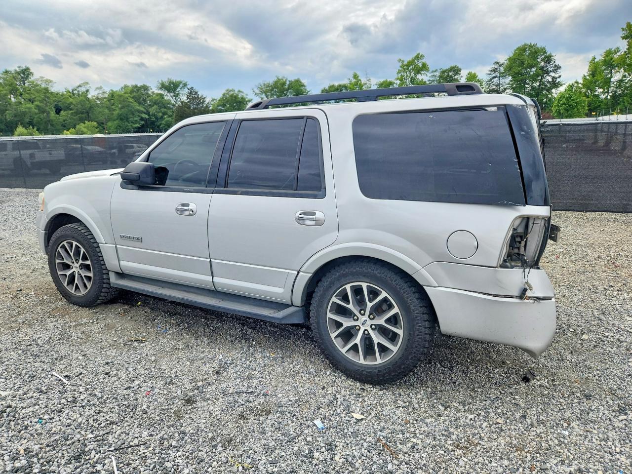 2015 Ford Expedition Xlt Silver vin: 1FMJU1JT6FEF05331
