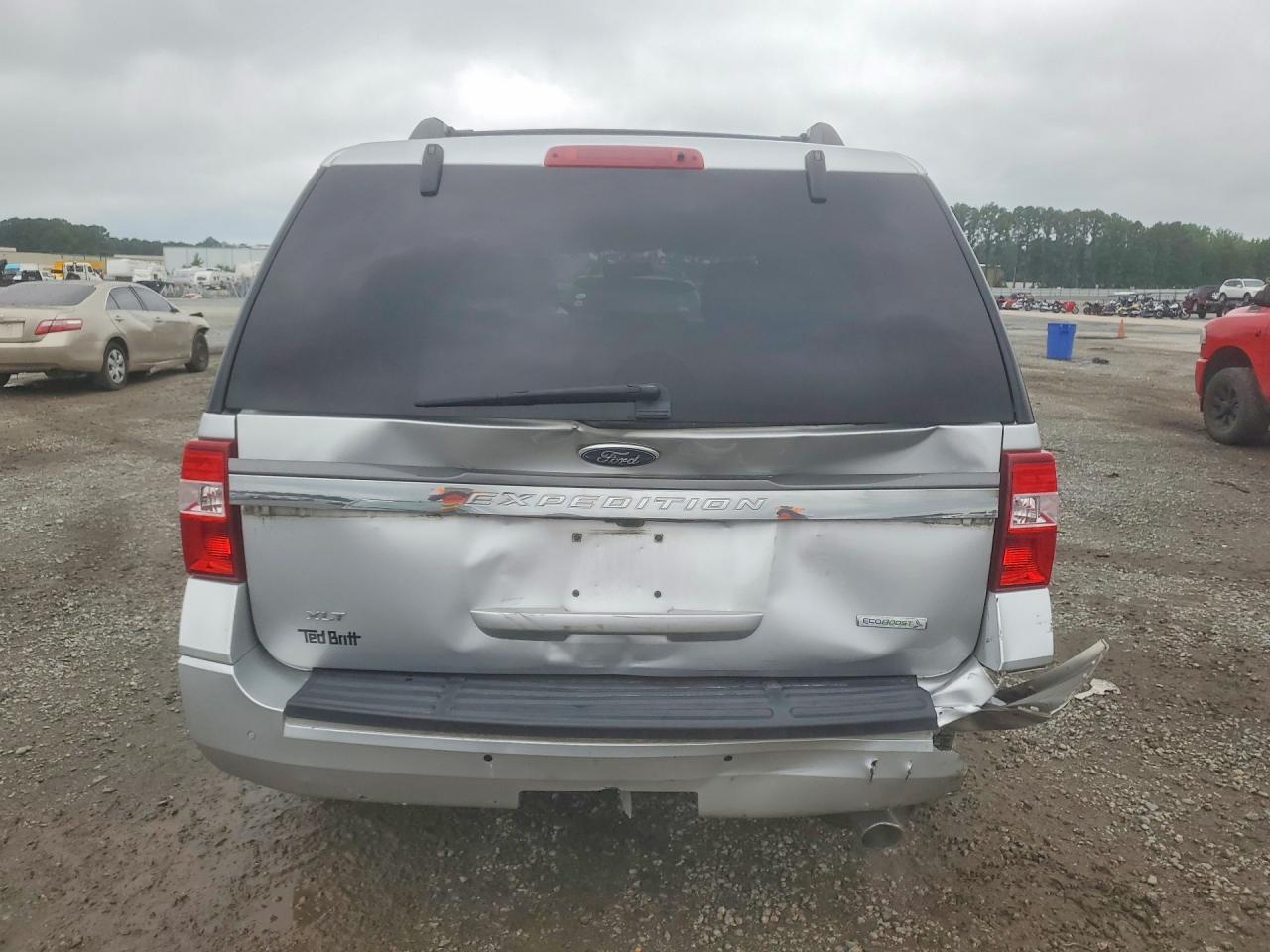 2015 Ford Expedition Xlt Silver vin: 1FMJU1JT6FEF29998