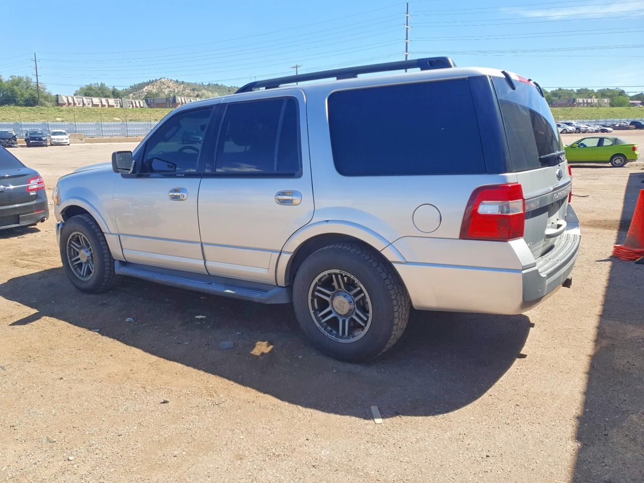 2015 Ford Expedition Xlt Silver vin: 1FMJU1JT8FEF04746