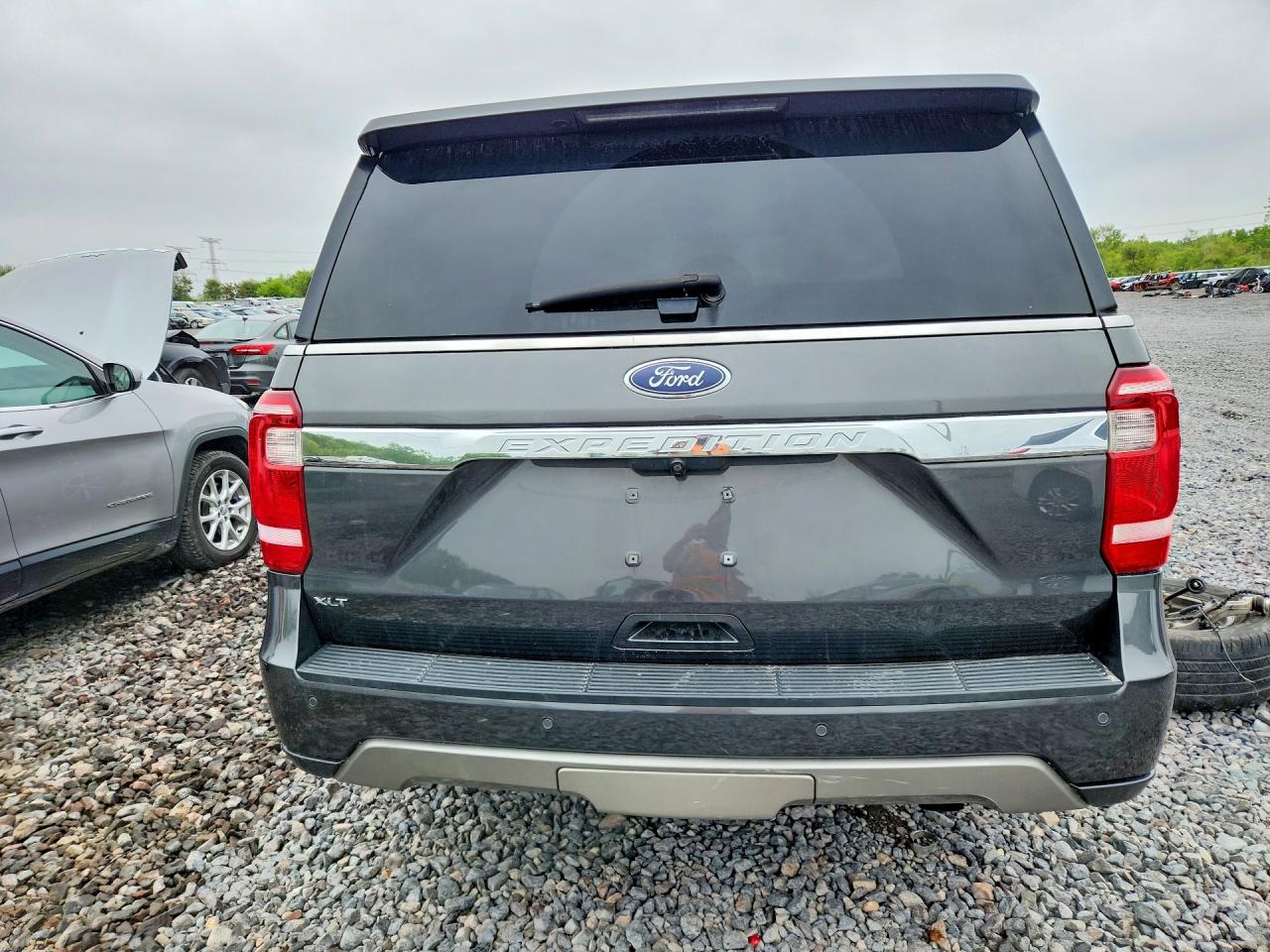 2019 Ford Expedition Xlt Серый vin: 1FMJU1JT8KEA80625