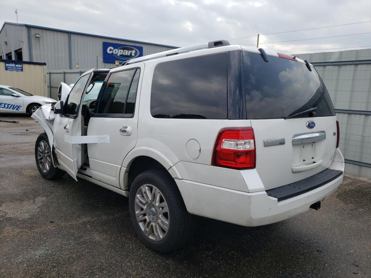 2011 Ford Expedition Limited White vin: 1FMJU1K50BEF32129
