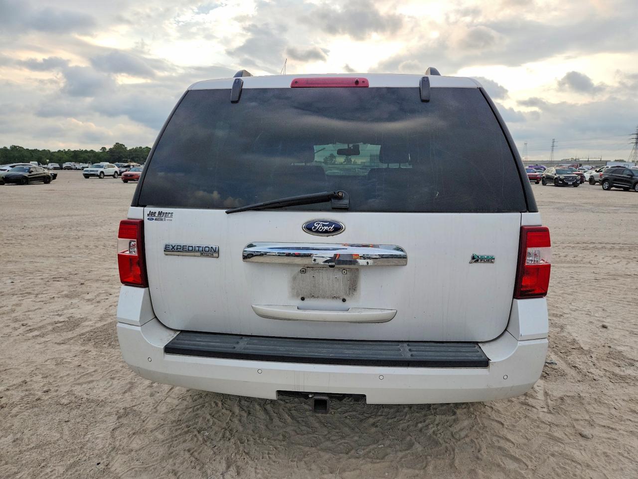 2014 Ford Expedition Limited White vin: 1FMJU1K50EEF41739