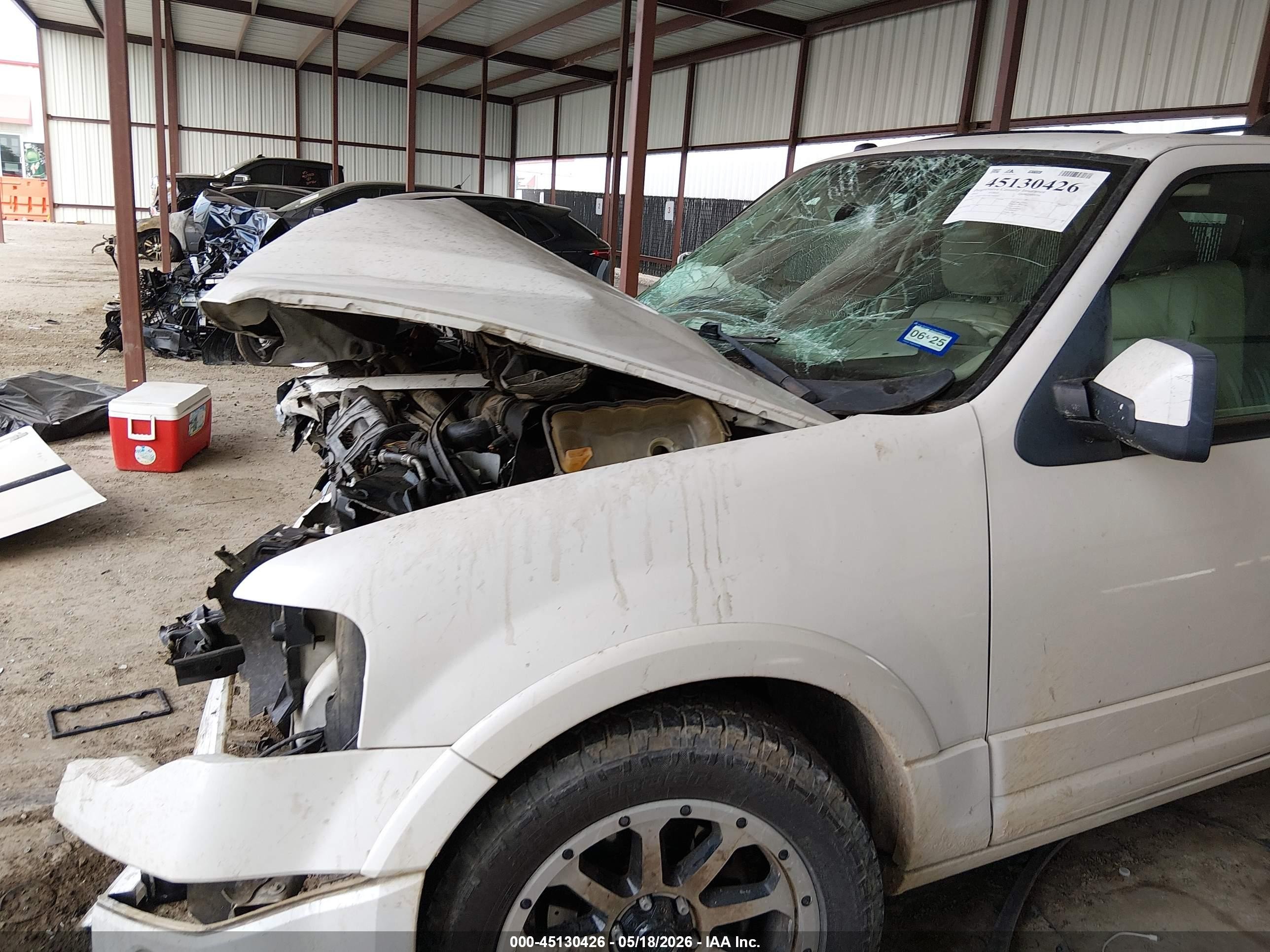 2010 Ford Expedition Limited White vin: 1FMJU1K51AEA00449