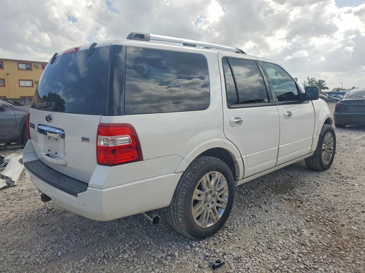2012 Ford Expedition Limited White vin: 1FMJU1K51CEF57591