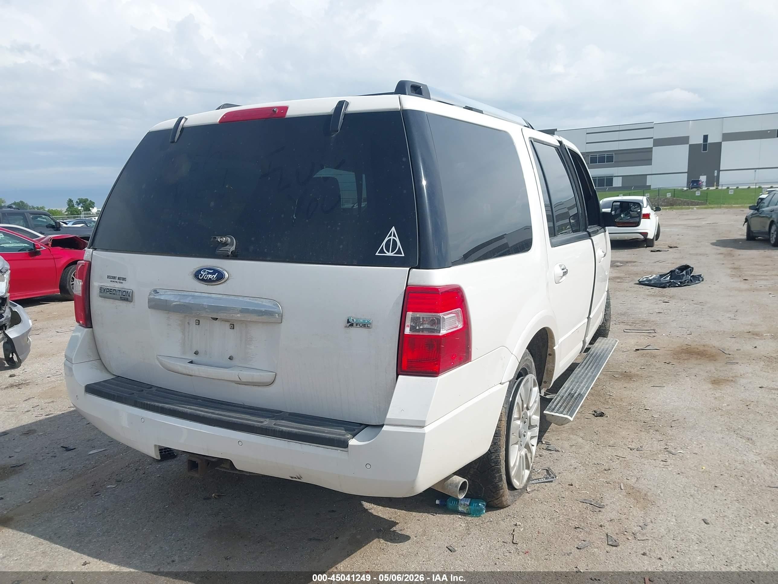 2013 Ford Expedition Limited White vin: 1FMJU1K51DEF70083