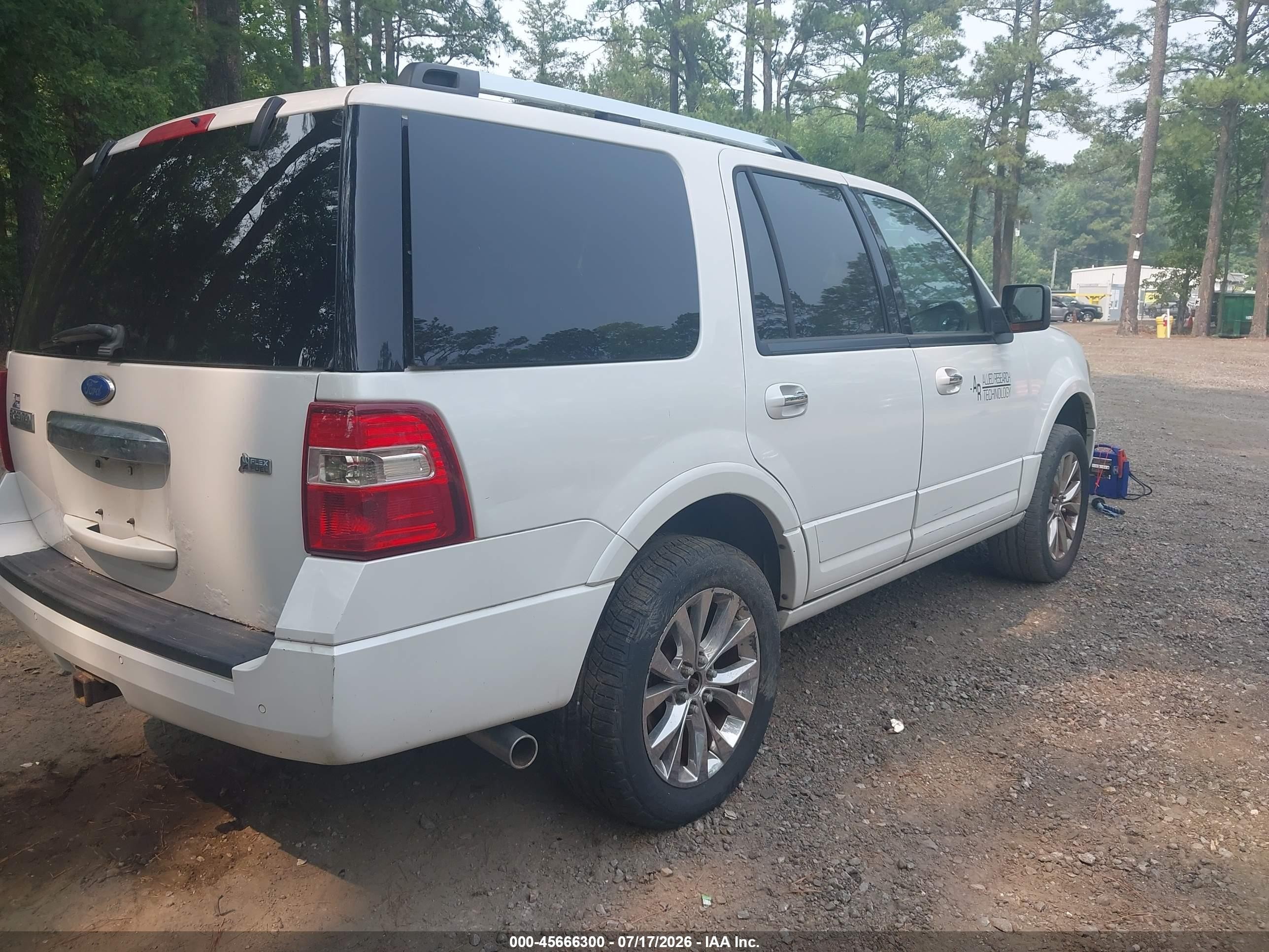 2011 Ford Expedition Limited White vin: 1FMJU1K53BEF29323