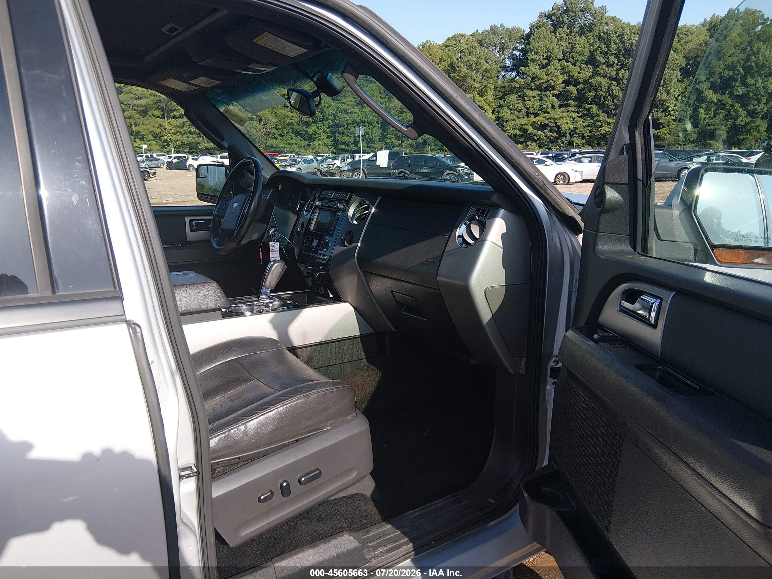 2013 Ford Expedition Limited Серебряный vin: 1FMJU1K53DEF11147