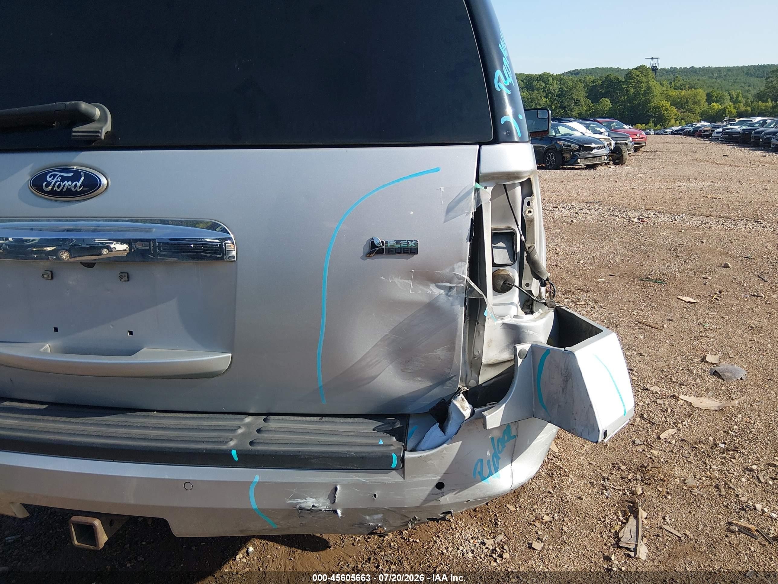 2013 Ford Expedition Limited Серебряный vin: 1FMJU1K53DEF11147
