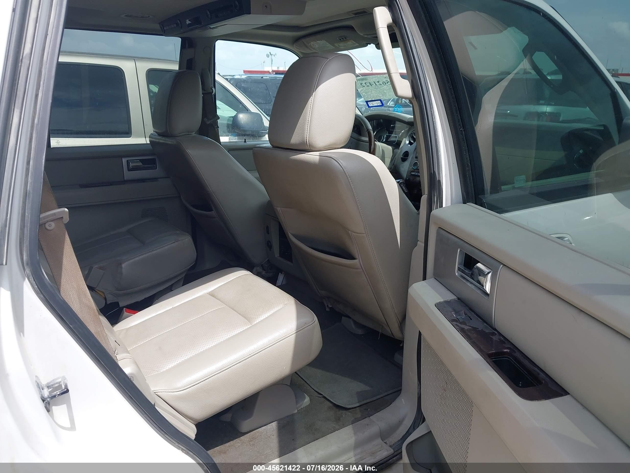 2010 Ford Expedition Limited Белый vin: 1FMJU1K55AEA20512