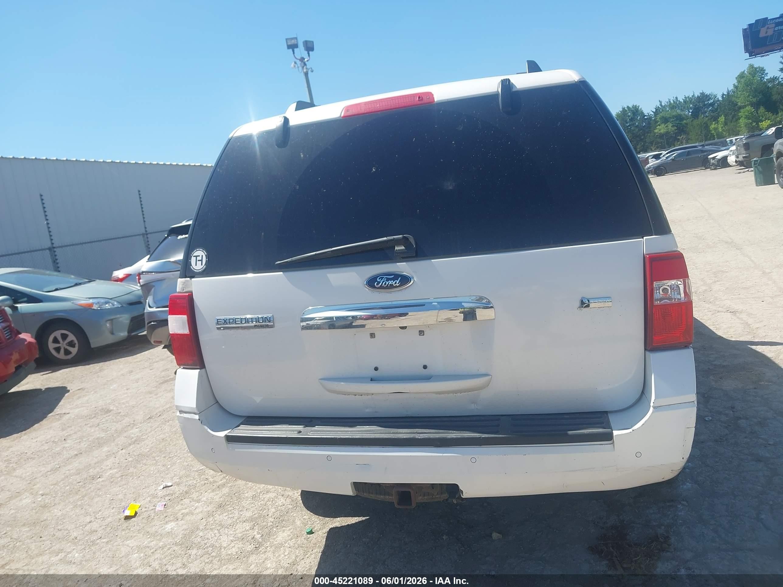 2014 Ford Expedition Limited White vin: 1FMJU1K55EEF47682