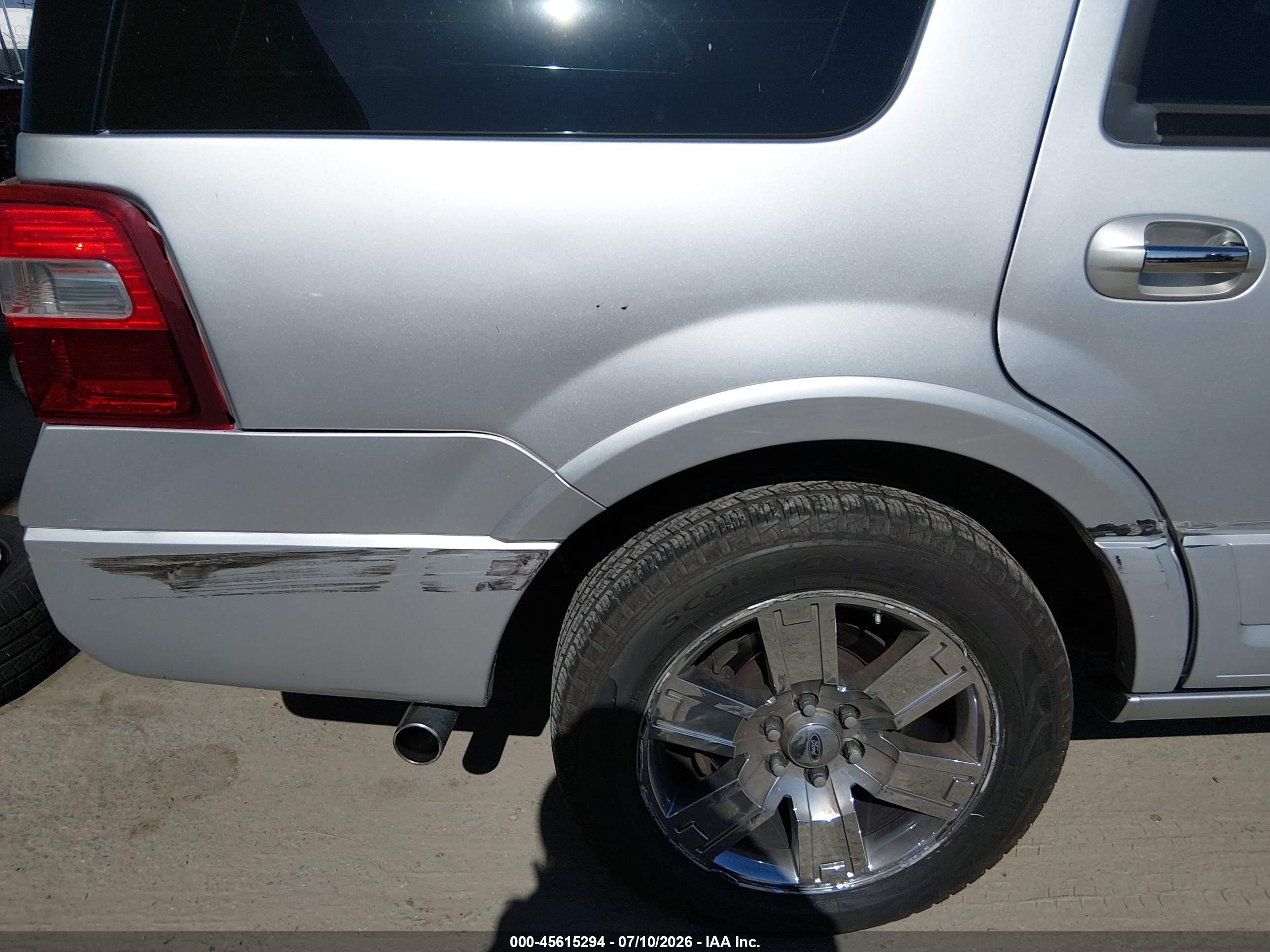 2010 Ford Expedition Limited Silver vin: 1FMJU1K59AEB72356