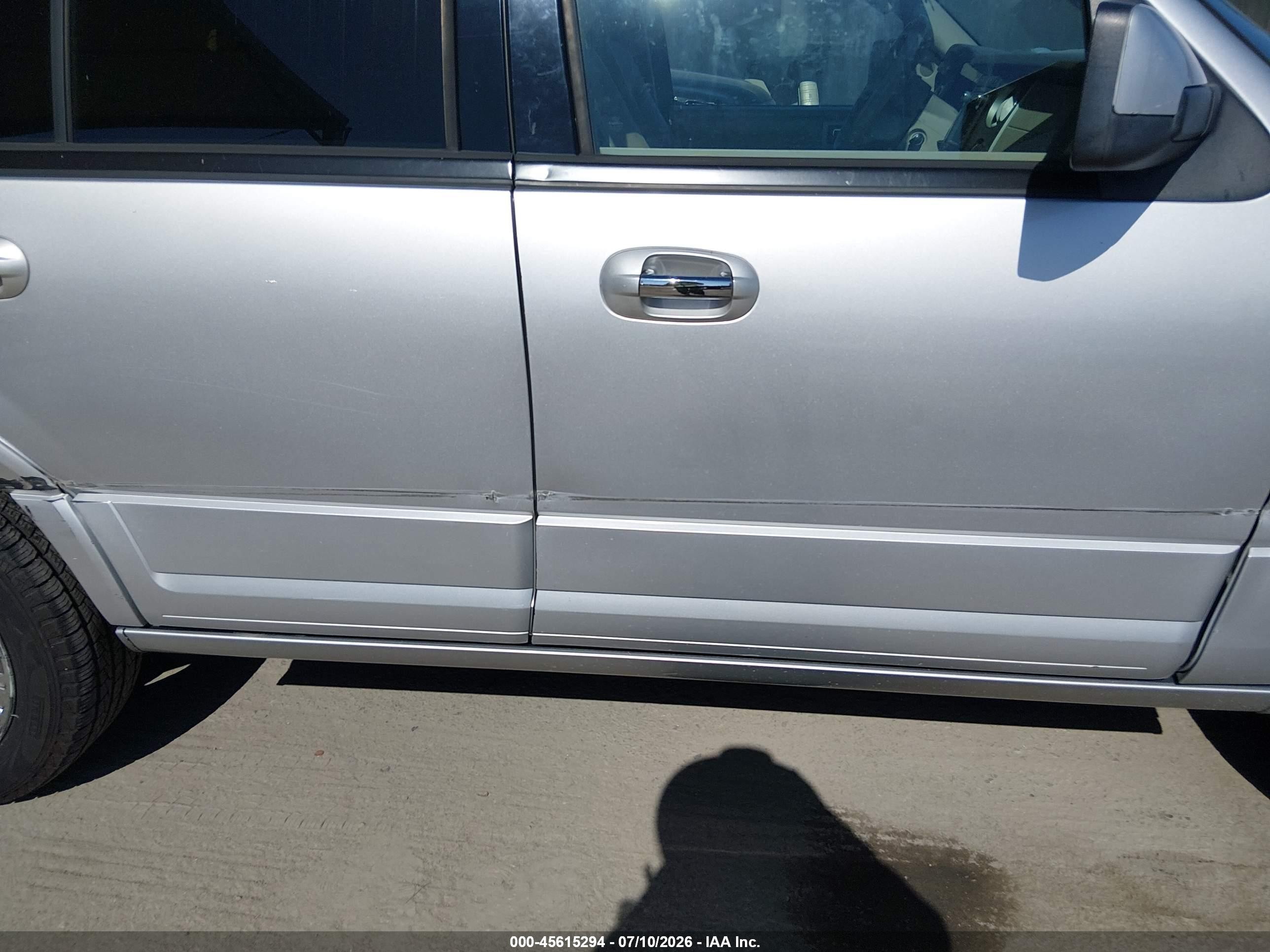 2010 Ford Expedition Limited Silver vin: 1FMJU1K59AEB72356