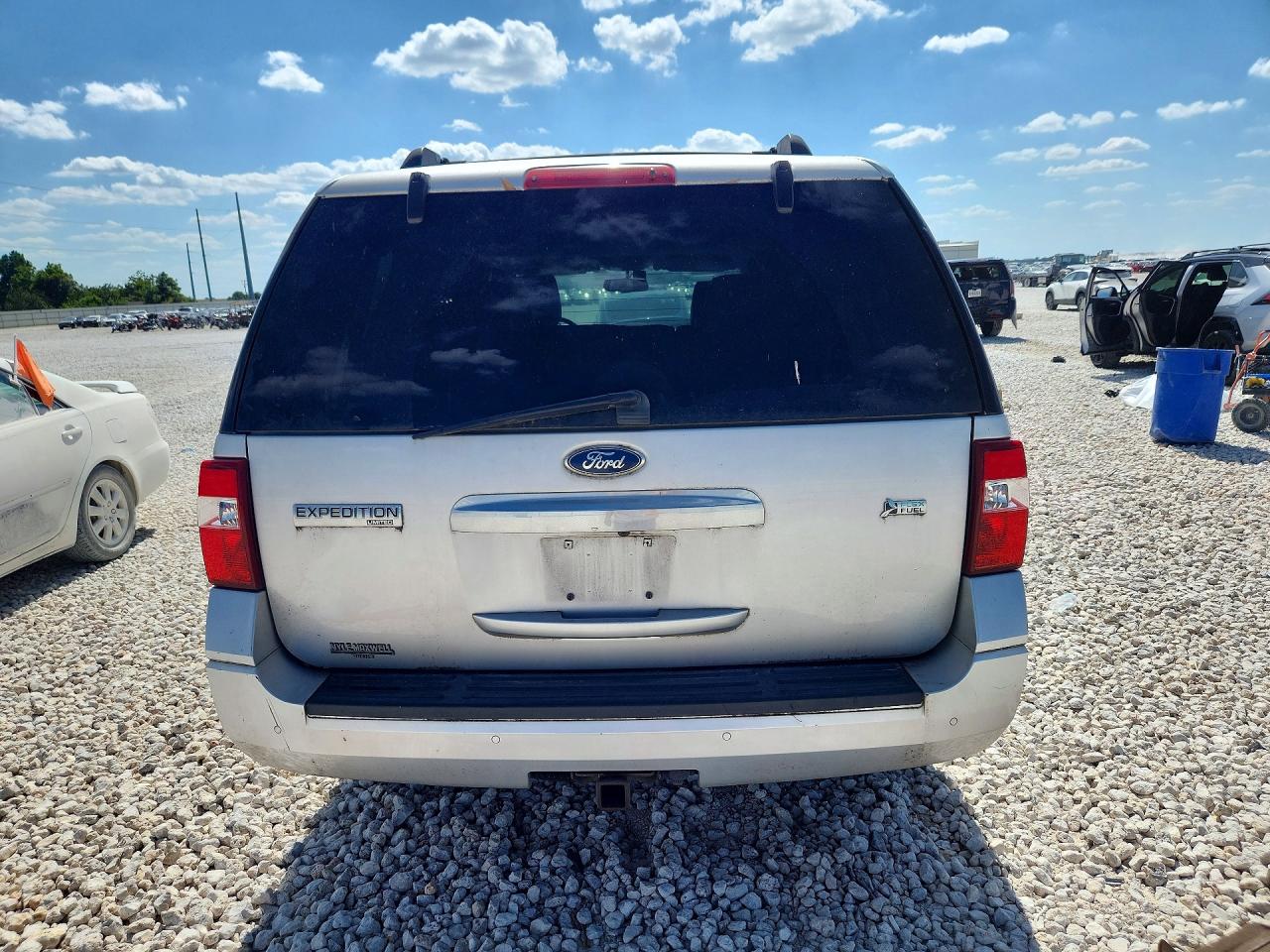 2011 Ford Expedition Limited Silver vin: 1FMJU1K59BEF25938