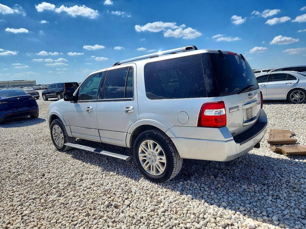 2011 Ford Expedition Limited Silver vin: 1FMJU1K59BEF25938