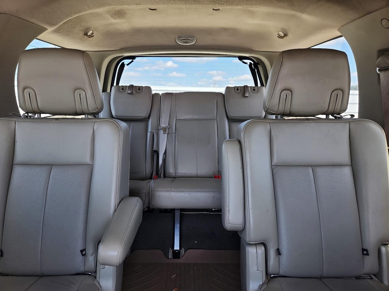 2011 Ford Expedition Limited Silver vin: 1FMJU1K59BEF25938