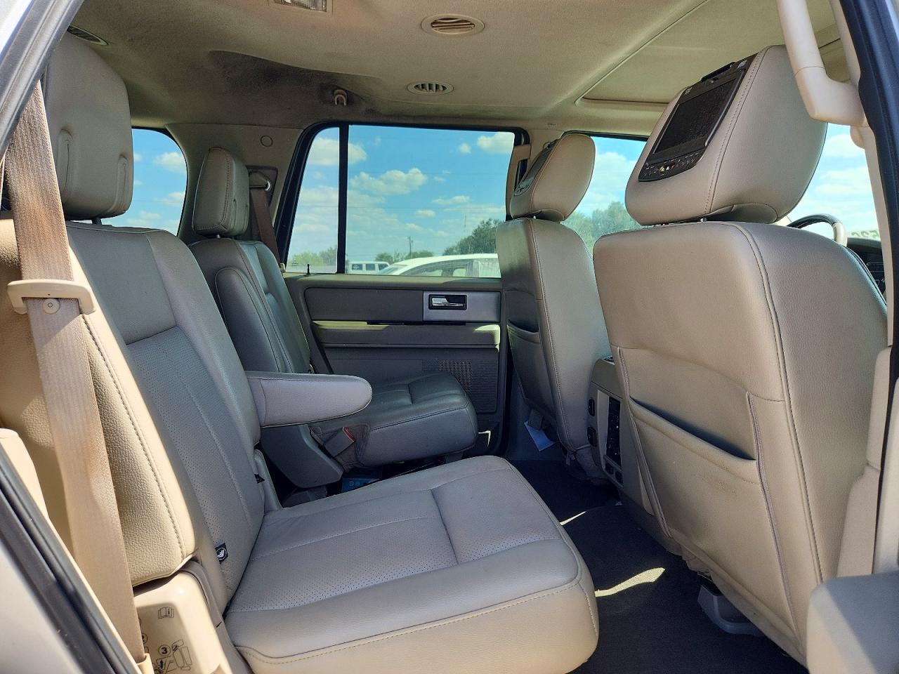 2011 Ford Expedition Limited Silver vin: 1FMJU1K59BEF25938