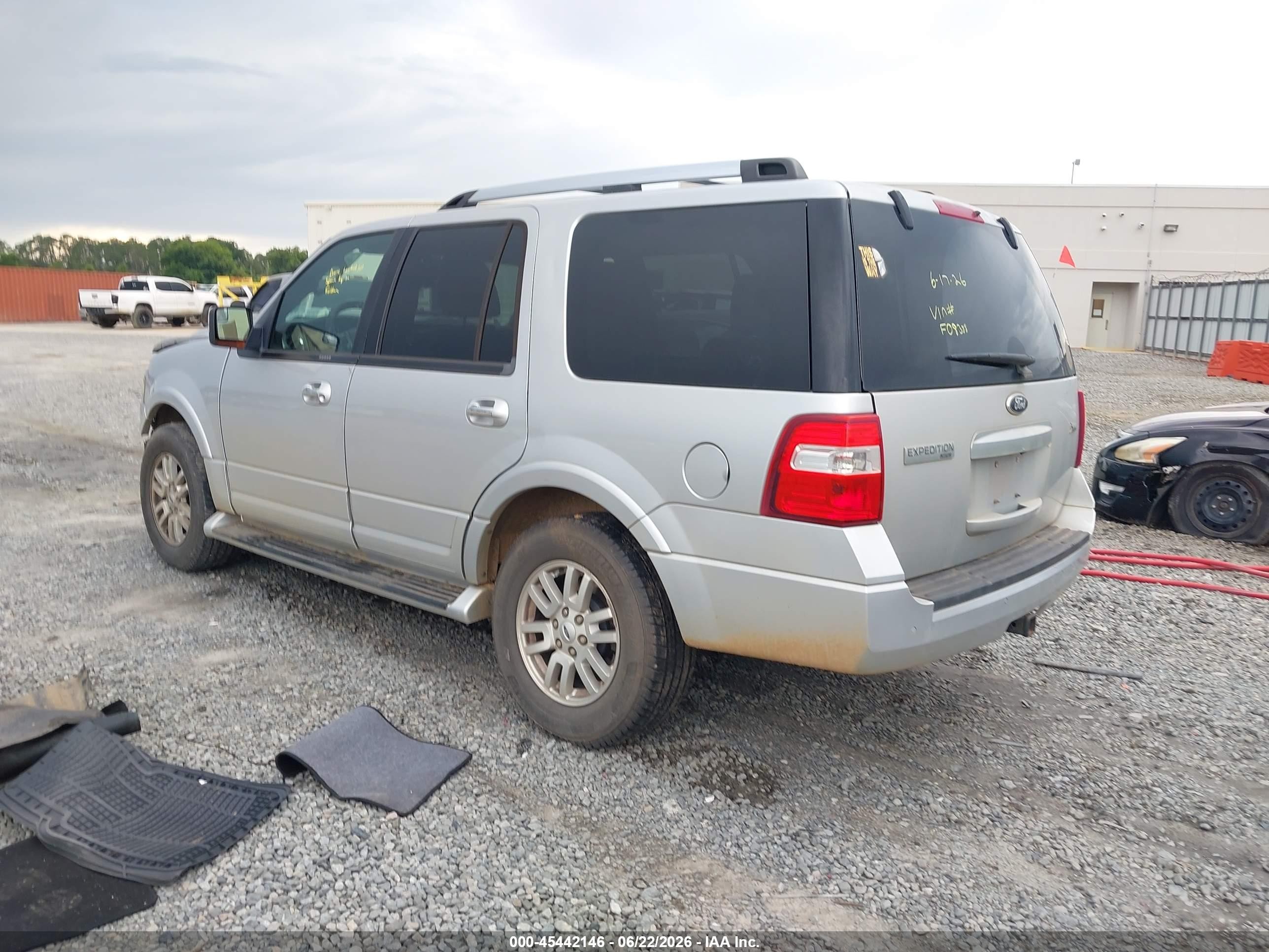 2013 Ford Expedition Limited Silver vin: 1FMJU1K5XDEF08388