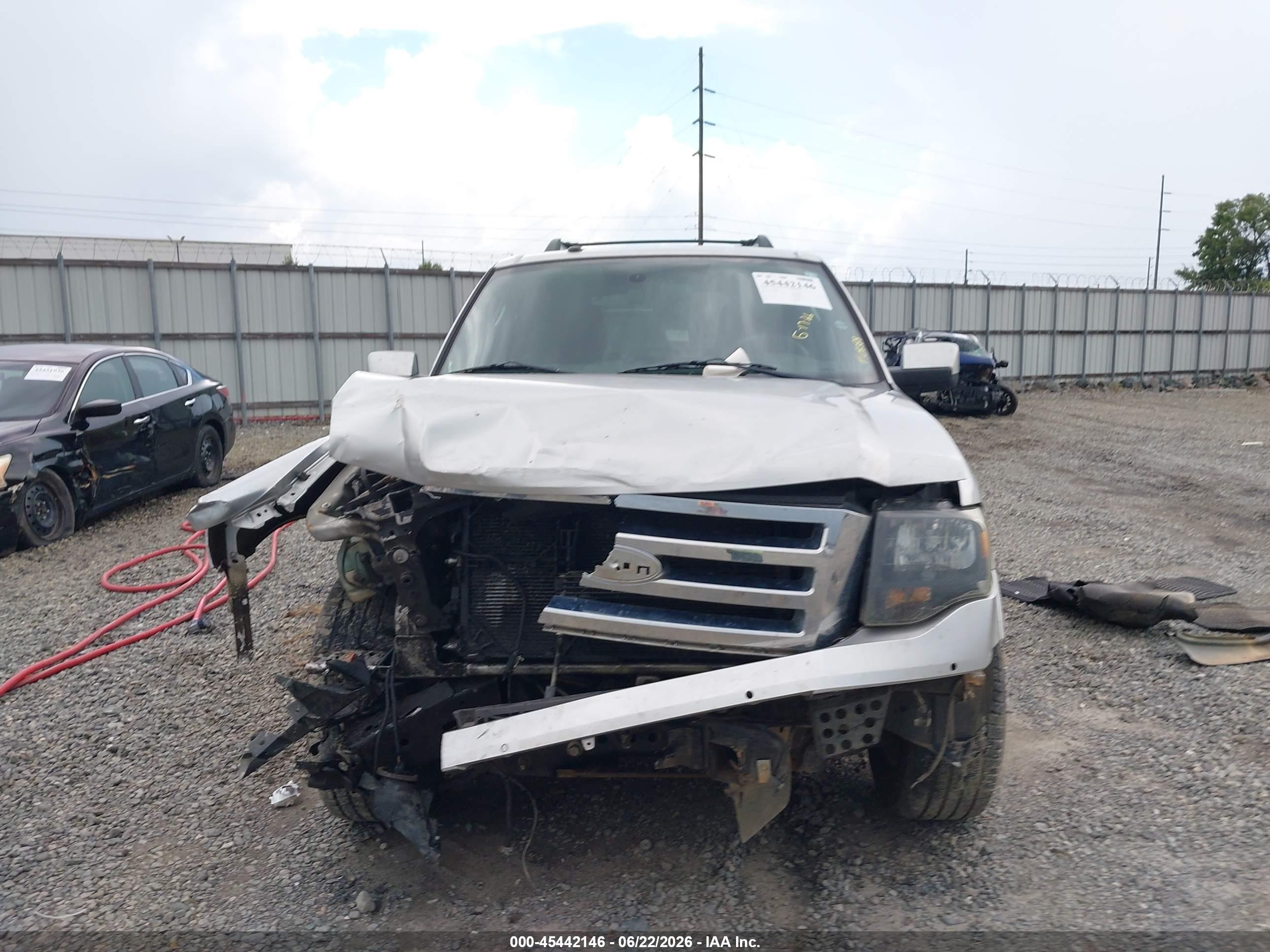 2013 Ford Expedition Limited Silver vin: 1FMJU1K5XDEF08388