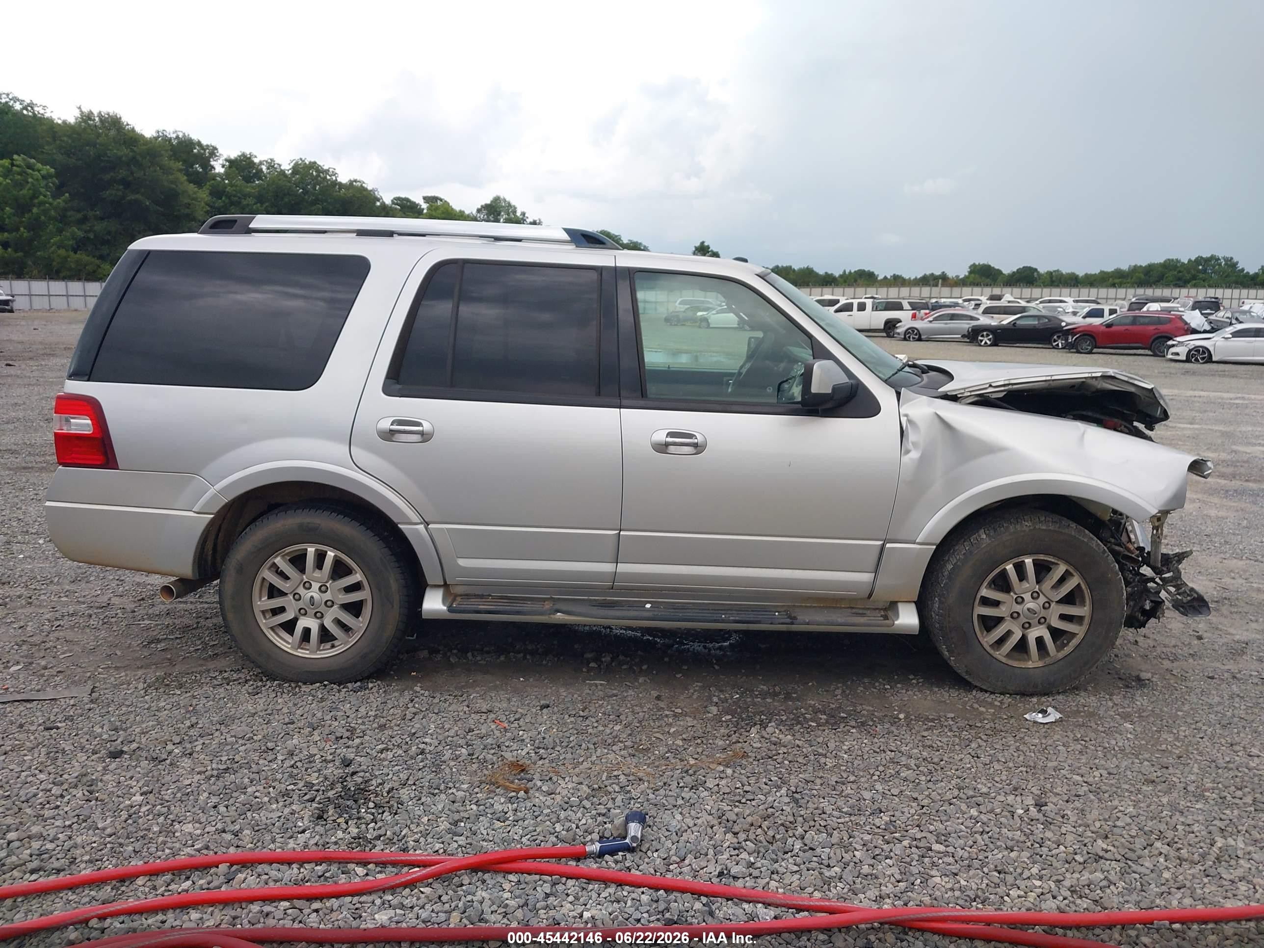 2013 Ford Expedition Limited Silver vin: 1FMJU1K5XDEF08388