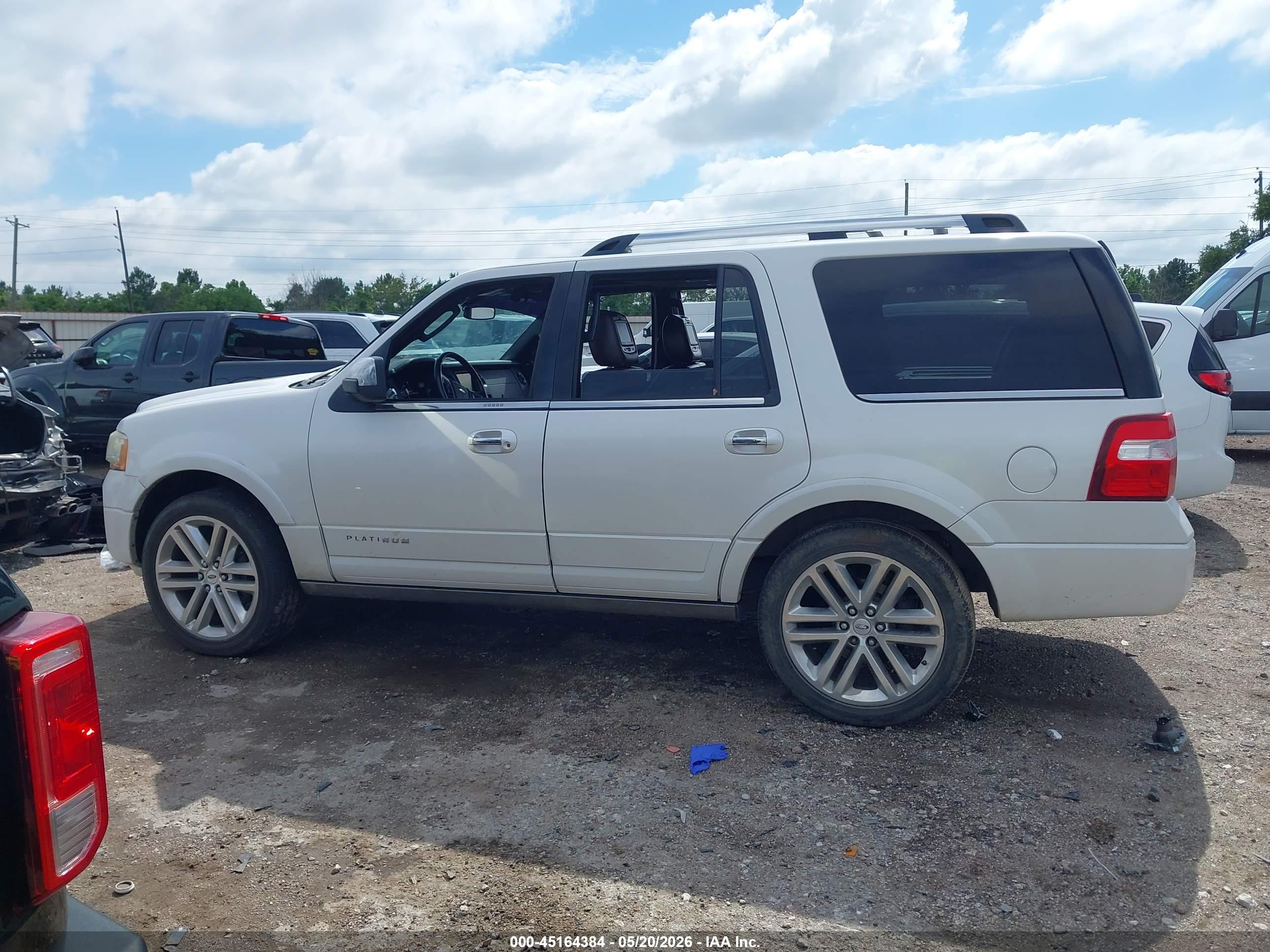 2015 Ford Expedition Platinum White vin: 1FMJU1LT0FEF00946