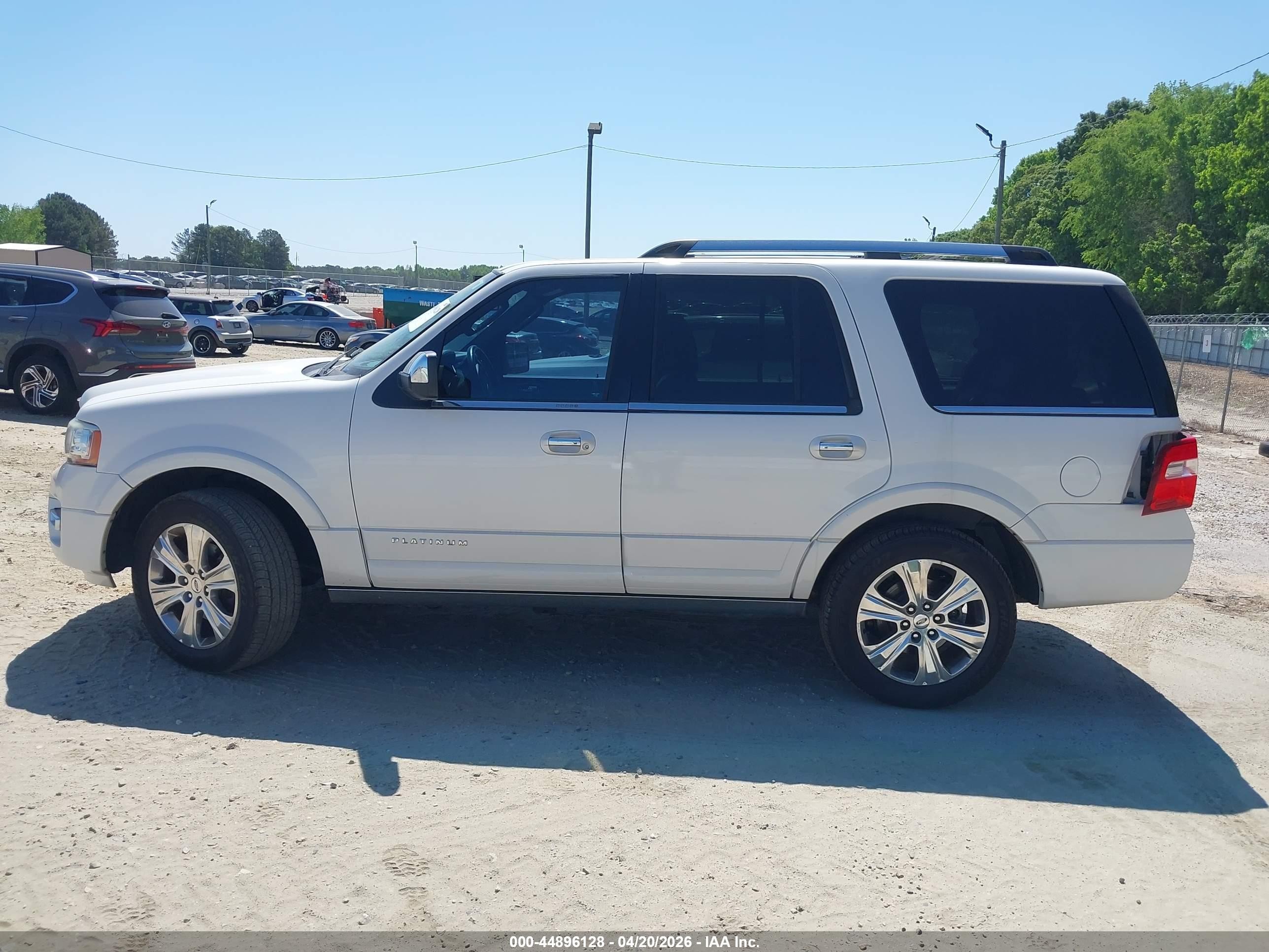 2015 Ford Expedition Platinum White vin: 1FMJU1LT3FEF28479