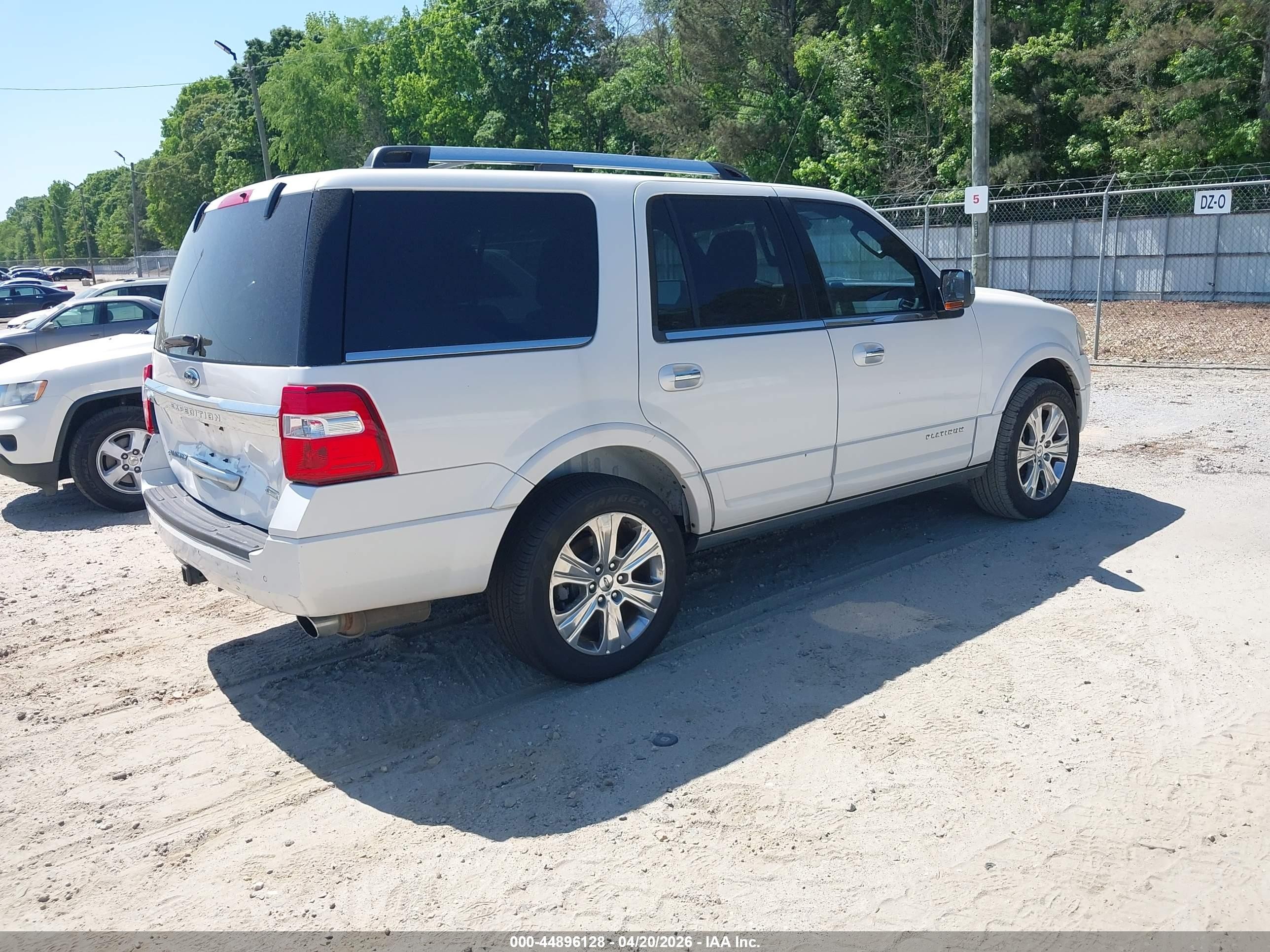 2015 Ford Expedition Platinum White vin: 1FMJU1LT3FEF28479