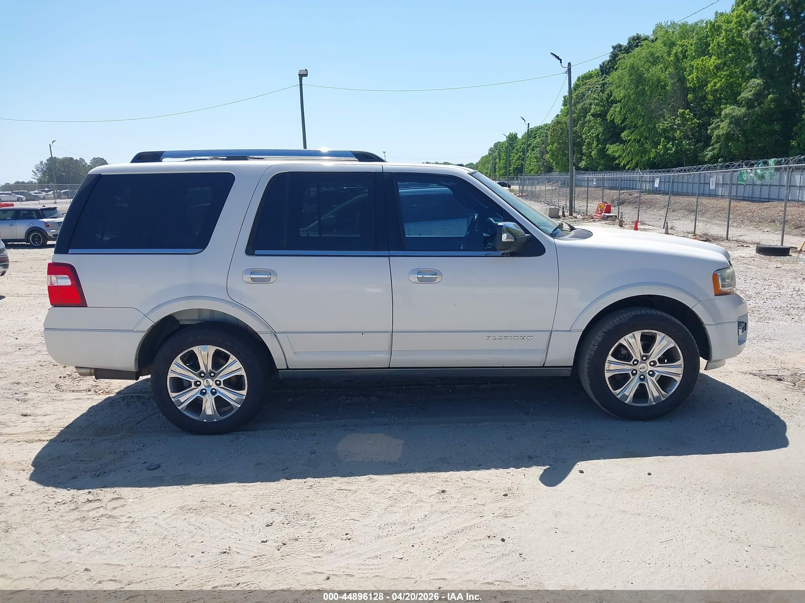2015 Ford Expedition Platinum White vin: 1FMJU1LT3FEF28479