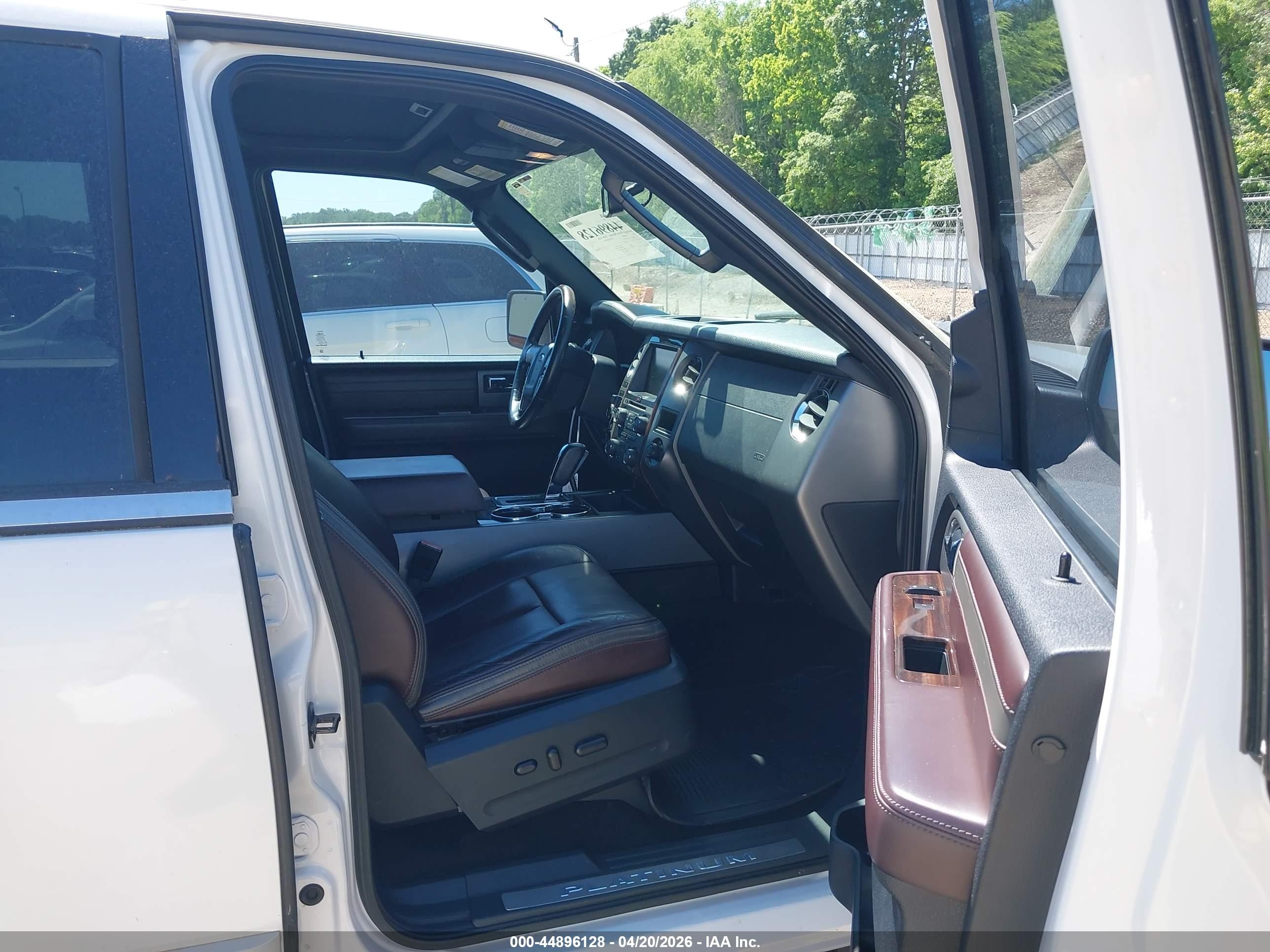 2015 Ford Expedition Platinum White vin: 1FMJU1LT3FEF28479