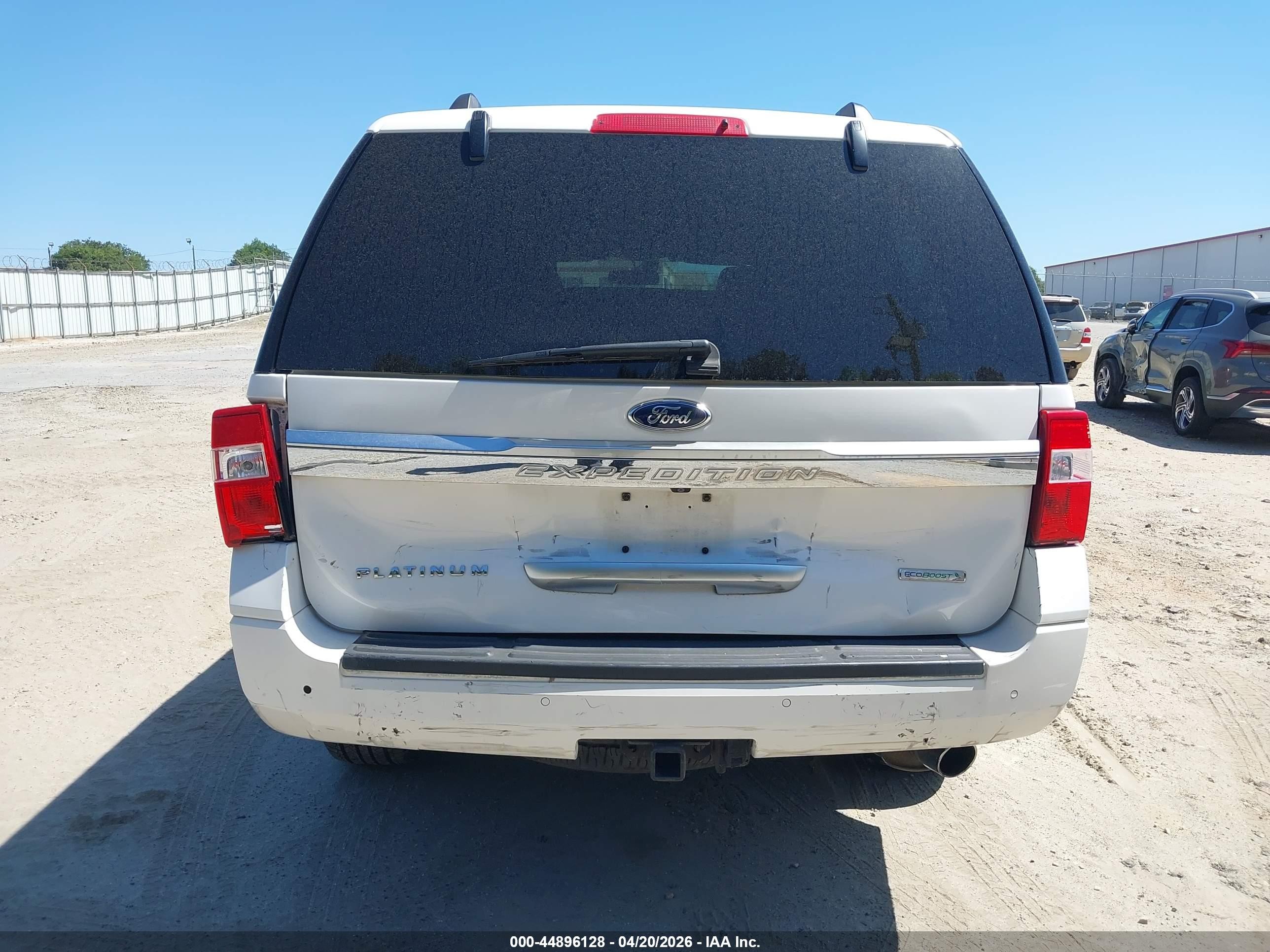 2015 Ford Expedition Platinum White vin: 1FMJU1LT3FEF28479