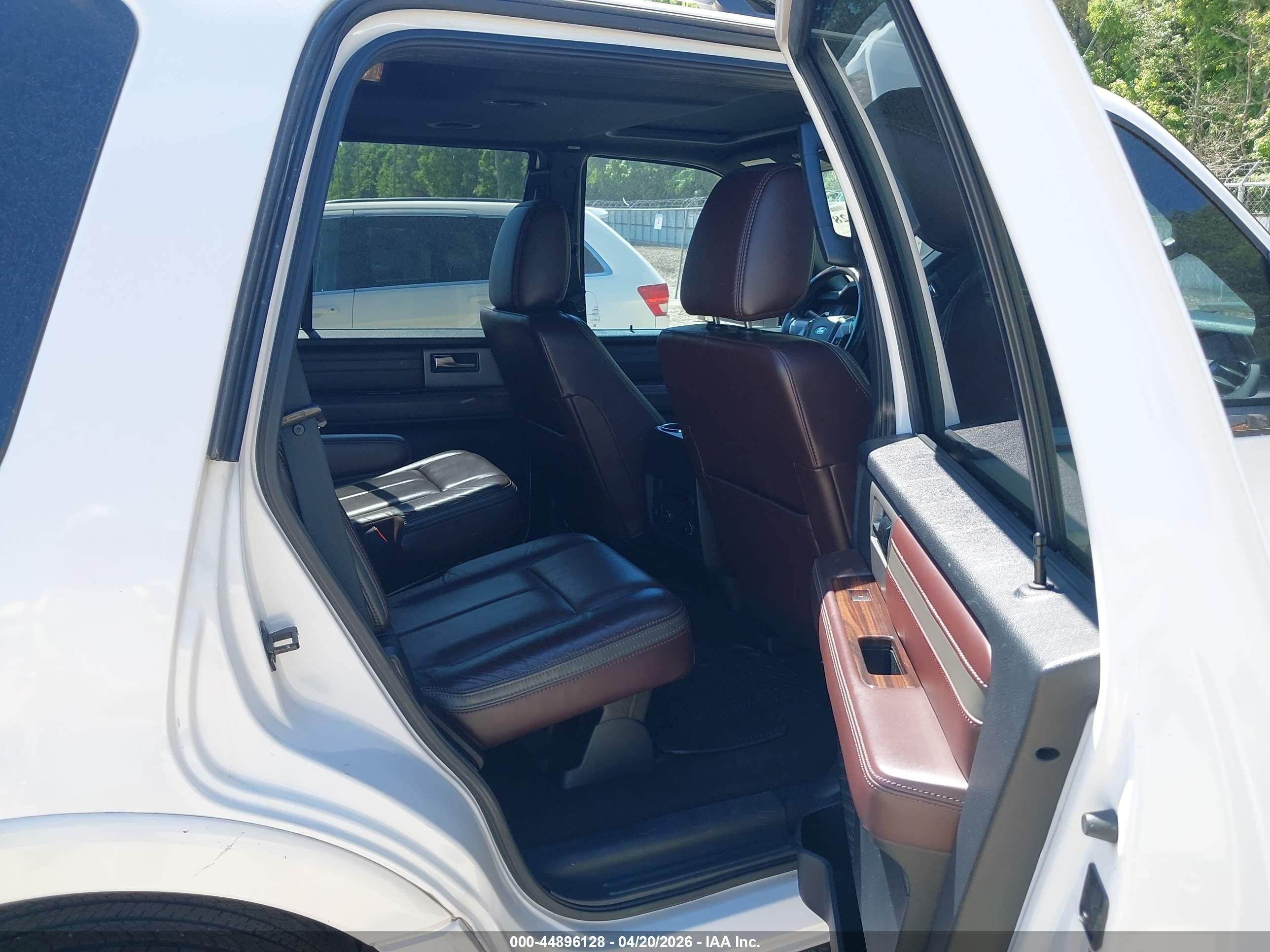 2015 Ford Expedition Platinum White vin: 1FMJU1LT3FEF28479
