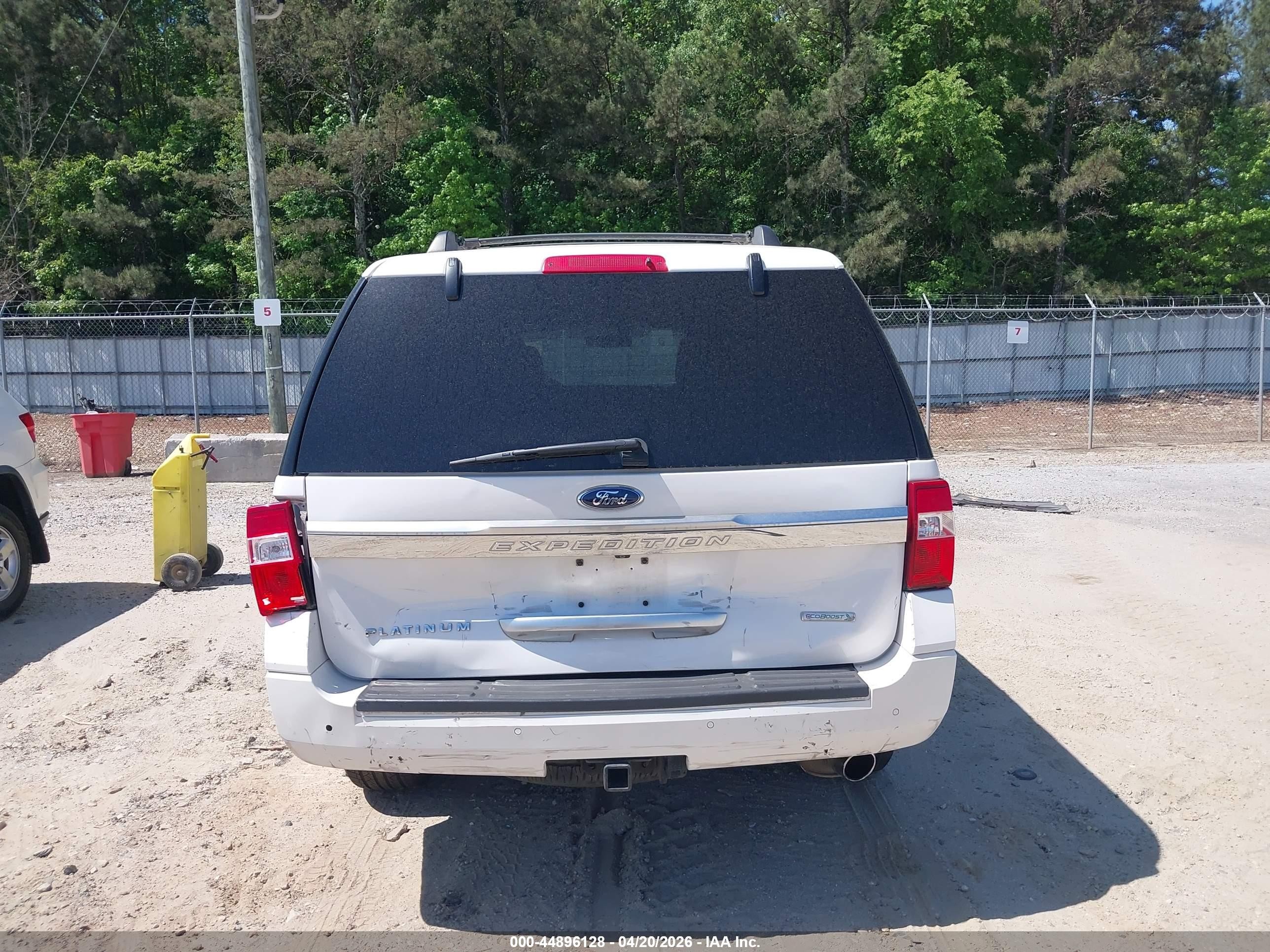 2015 Ford Expedition Platinum White vin: 1FMJU1LT3FEF28479