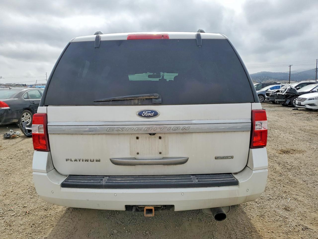 2015 Ford Expedition Platinum White vin: 1FMJU1MT2FEF14345